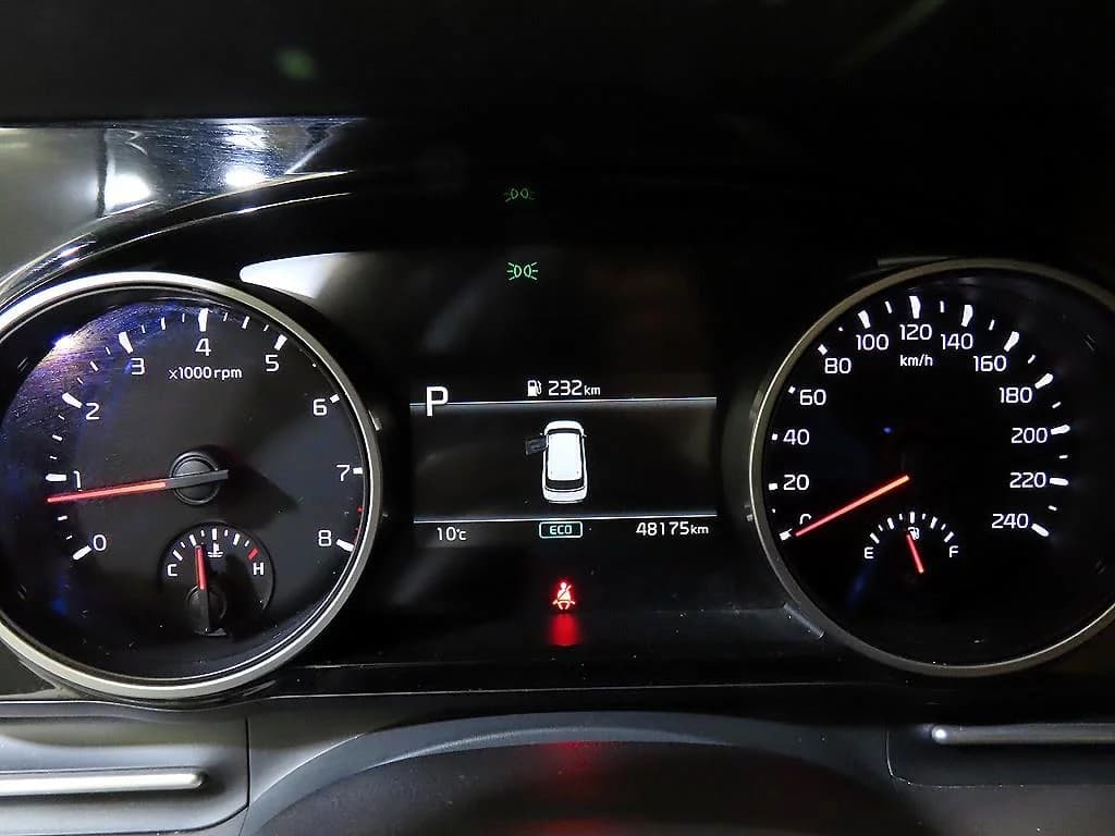 Kia Carnival Gasoline 9-Seater Prestige, 2022 г. 48185 км. — фото 9