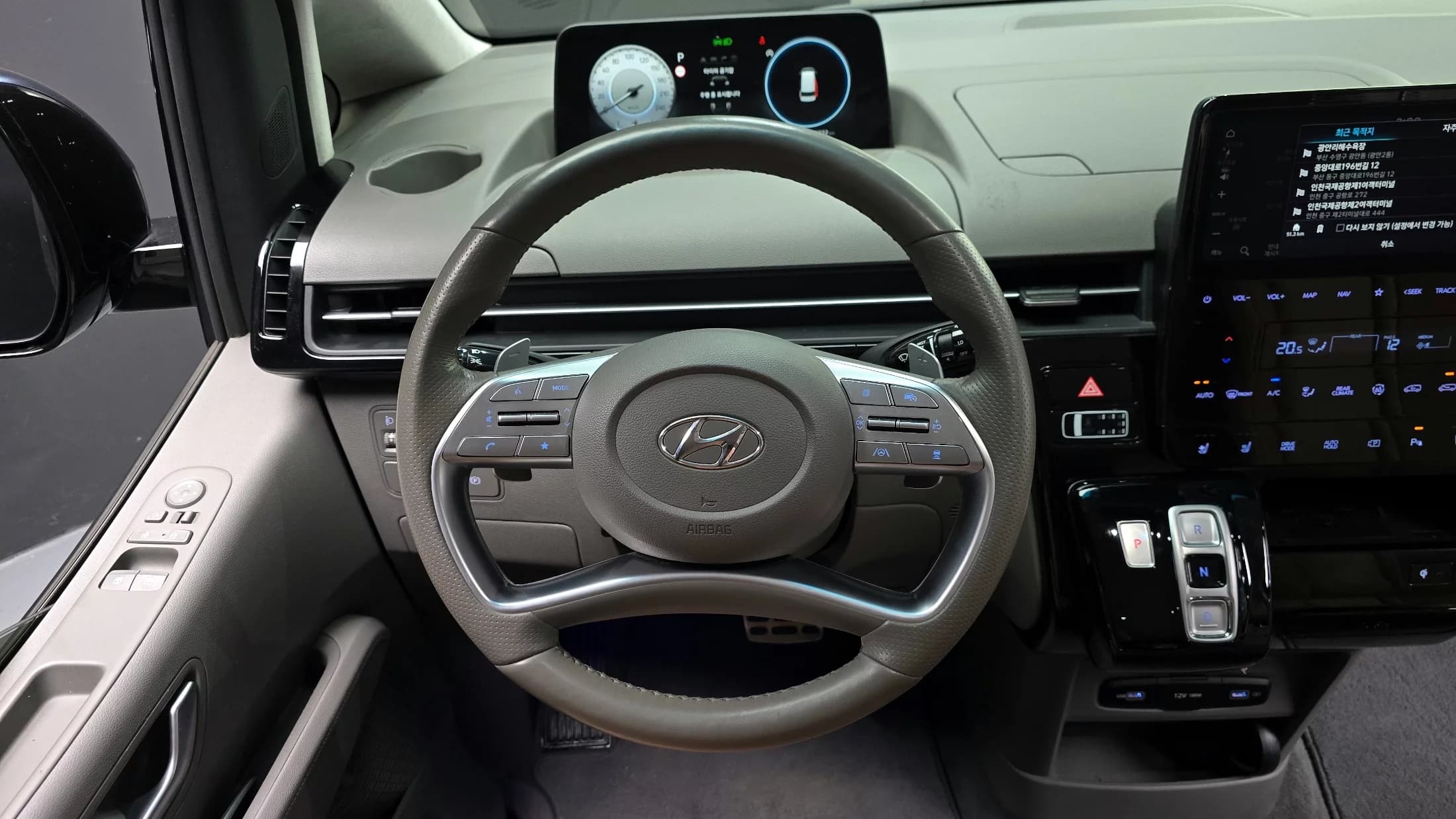 Hyundai Staria Lounge 9-Seater Inspiration, 2021 г. 55932 км. — фото 13