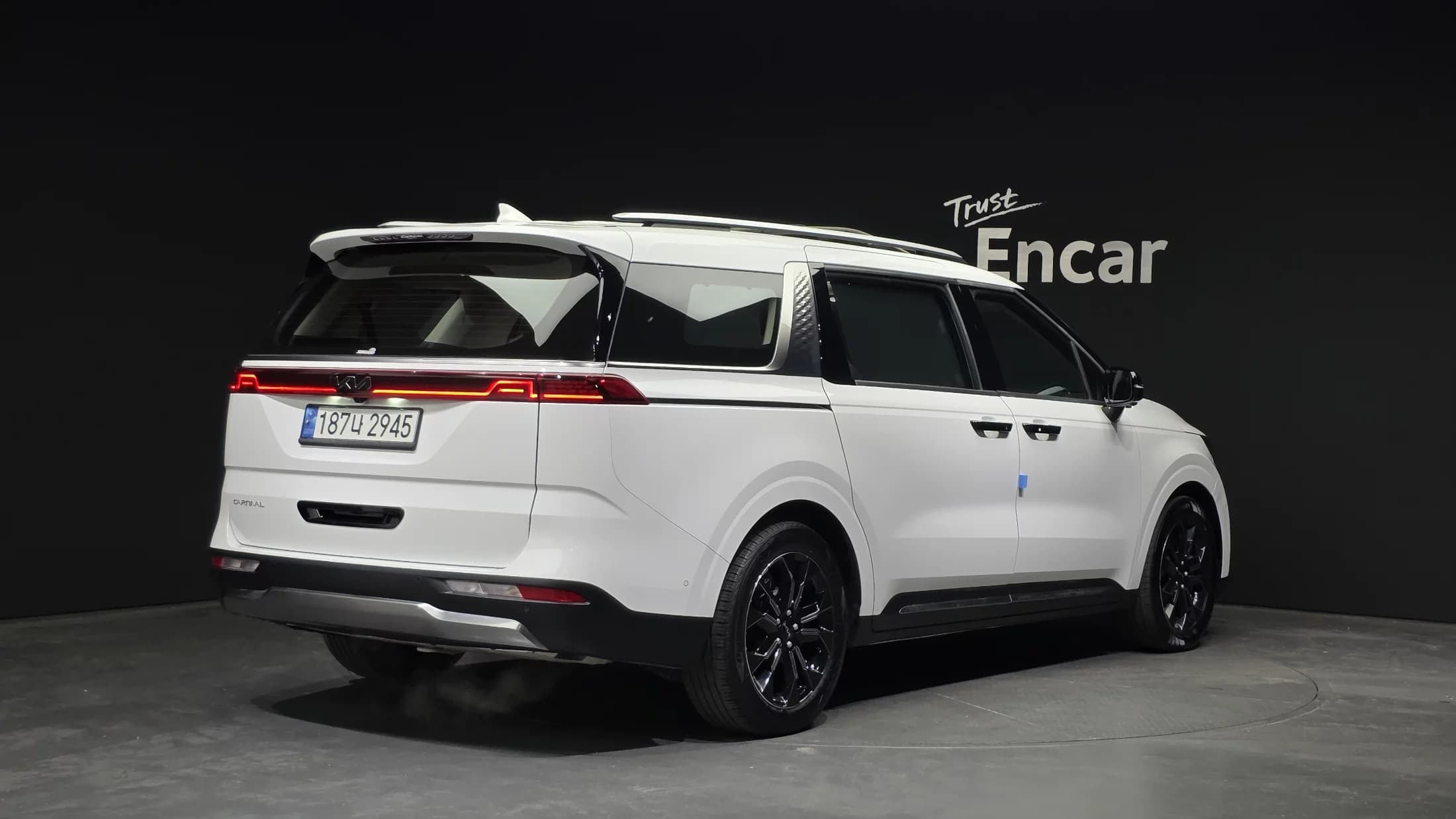 Kia Carnival Gasoline 7-Seater Signature, 2022 г. 42040 км. — фото 2