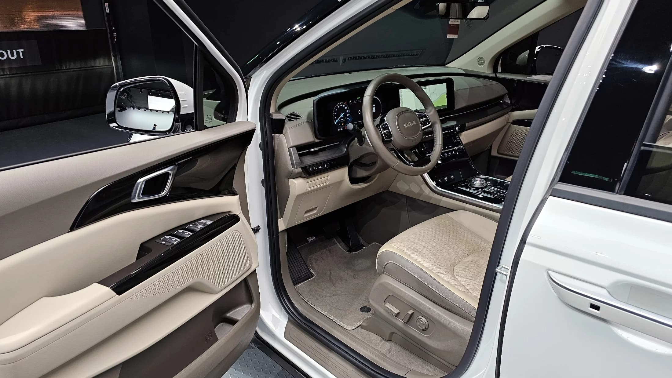 Kia Carnival Gasoline 7-Seater Outdoor Noblesse, 2023 г. 23271 км. — фото 11