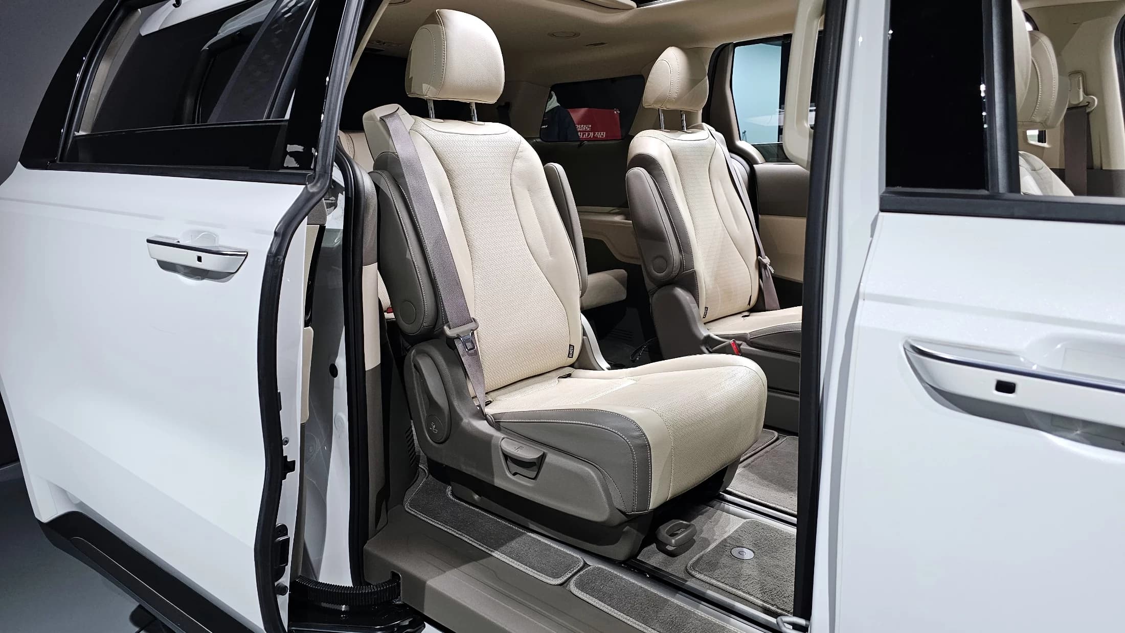 Kia Carnival Gasoline 7-Seater Outdoor Noblesse, 2023 г. 23271 км. — фото 12