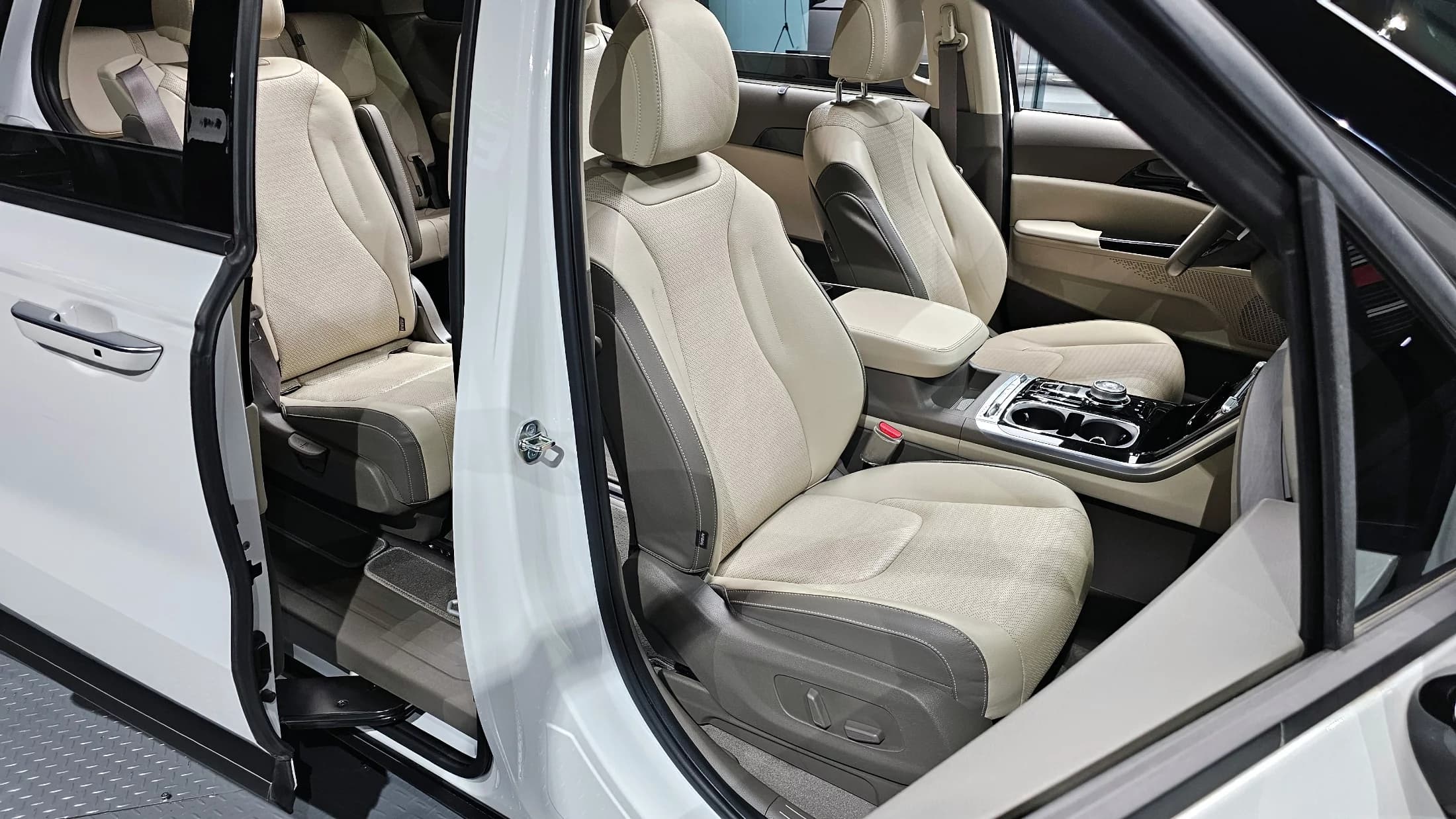 Kia Carnival Gasoline 7-Seater Outdoor Noblesse, 2023 г. 23271 км. — фото 10