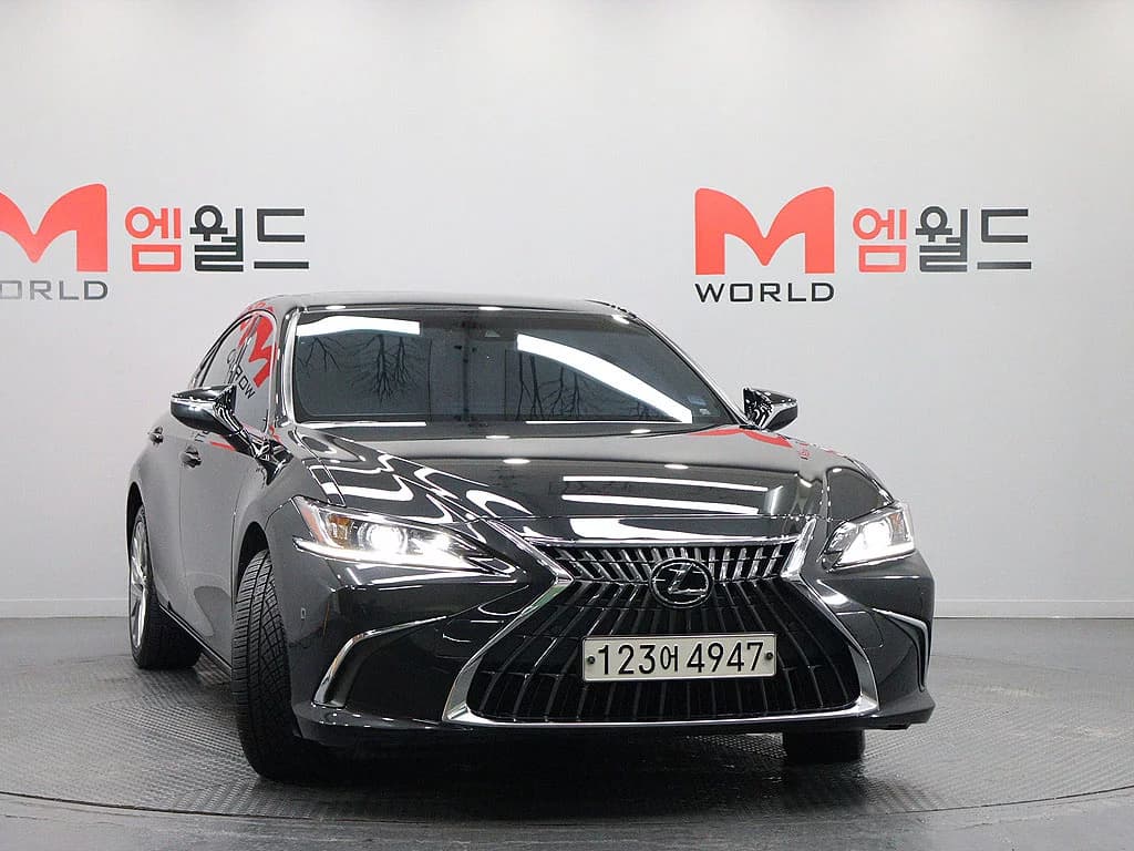Lexus ES300h Luxury Plus, гибрид, 2023 г. 72428 км. — фото 2