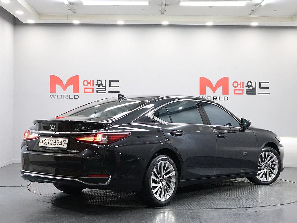 Lexus ES300h Luxury Plus, гибрид, 2023 г. 72428 км. — фото 4