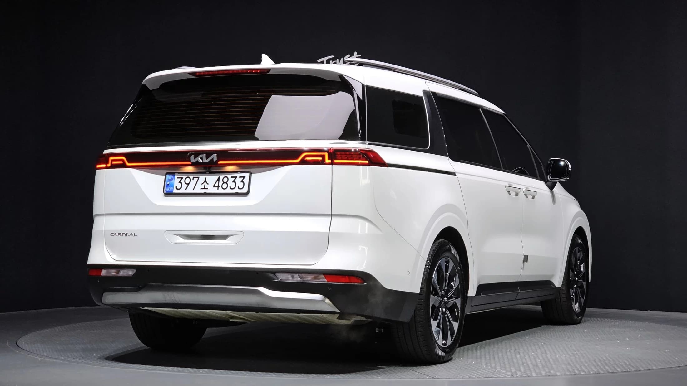 Kia Carnival Gasoline 7-Seater Signature, 2022 г. 32433 км. — фото 2