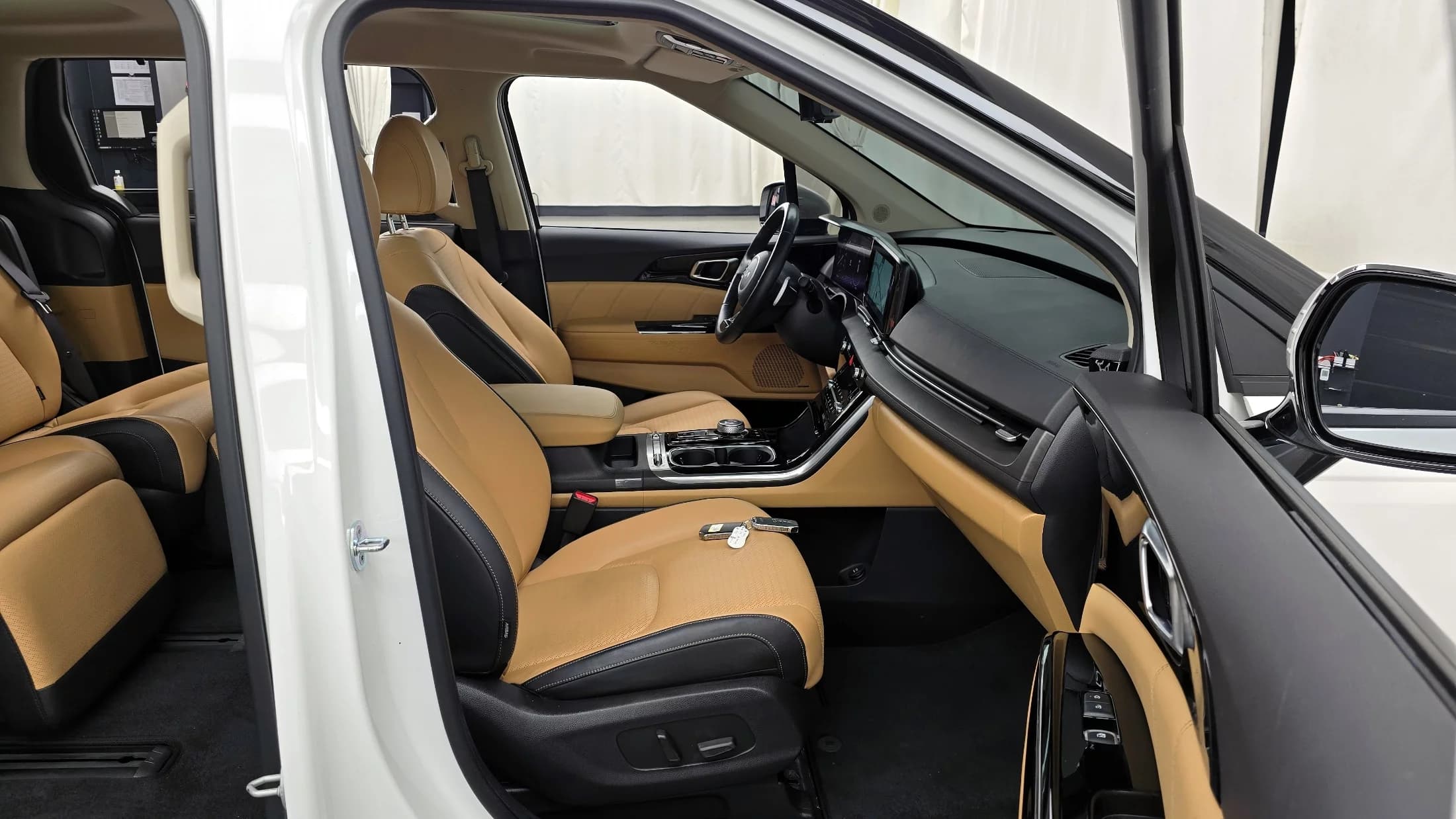Kia Carnival Gasoline 7-Seater Signature, 2022 г. 32433 км. — фото 11