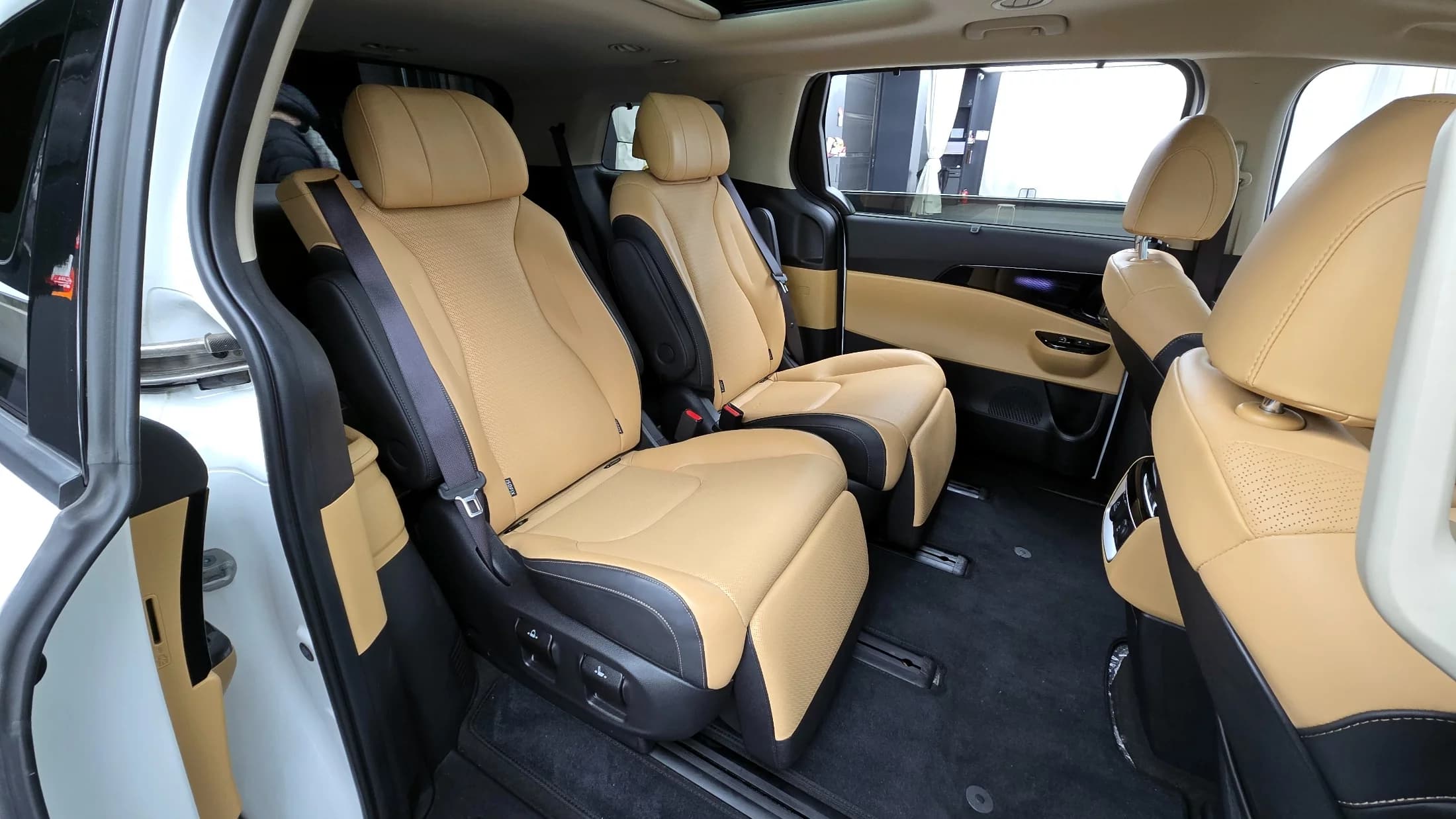 Kia Carnival Gasoline 7-Seater Signature, 2022 г. 32433 км. — фото 12