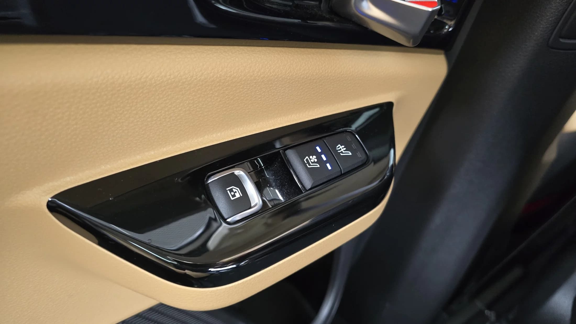 Kia Carnival Gasoline 7-Seater Signature, 2022 г. 32433 км. — фото 19