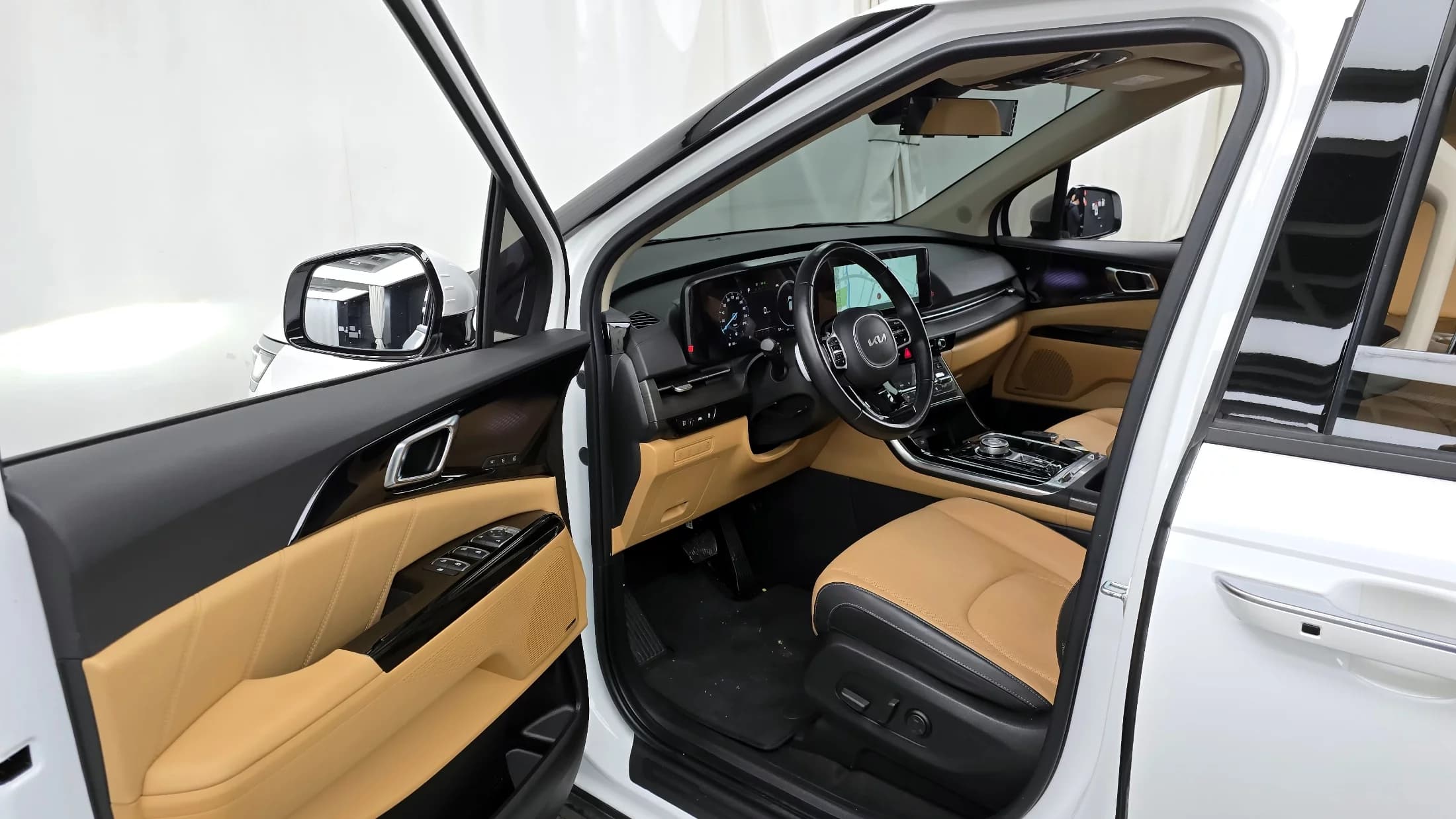 Kia Carnival Gasoline 7-Seater Signature, 2022 г. 32433 км. — фото 10