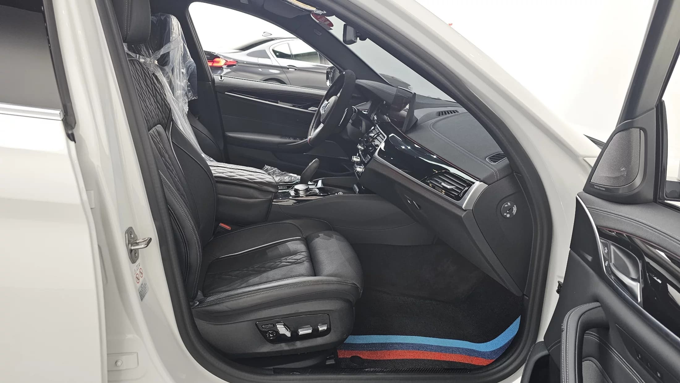 BMW 5-Series 530i M Sport Package, 2022 г. 33770 км. — фото 11