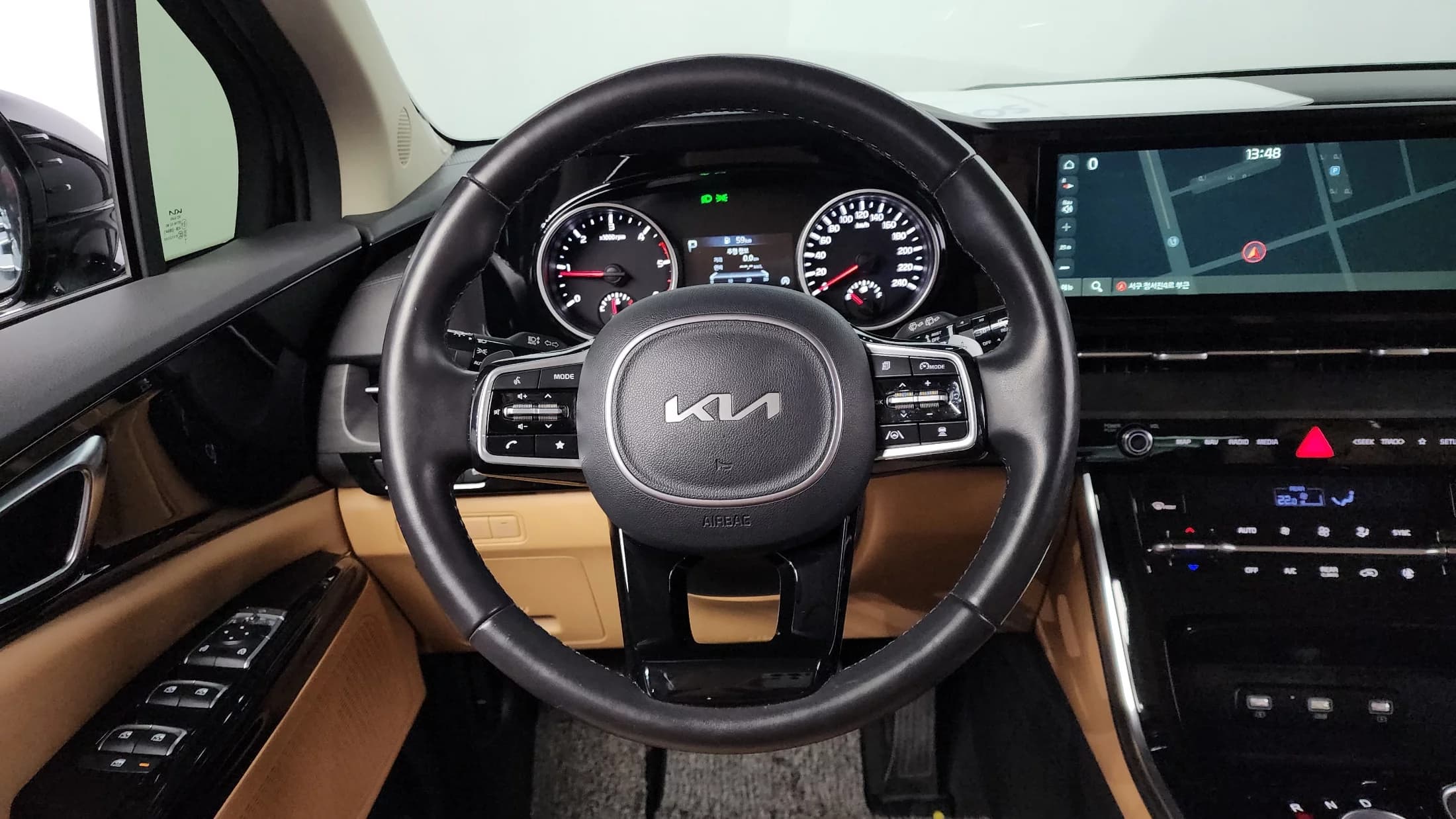 Kia Carnival 9-Seater Noblesse, 2023 г. 53496 км. — фото 12