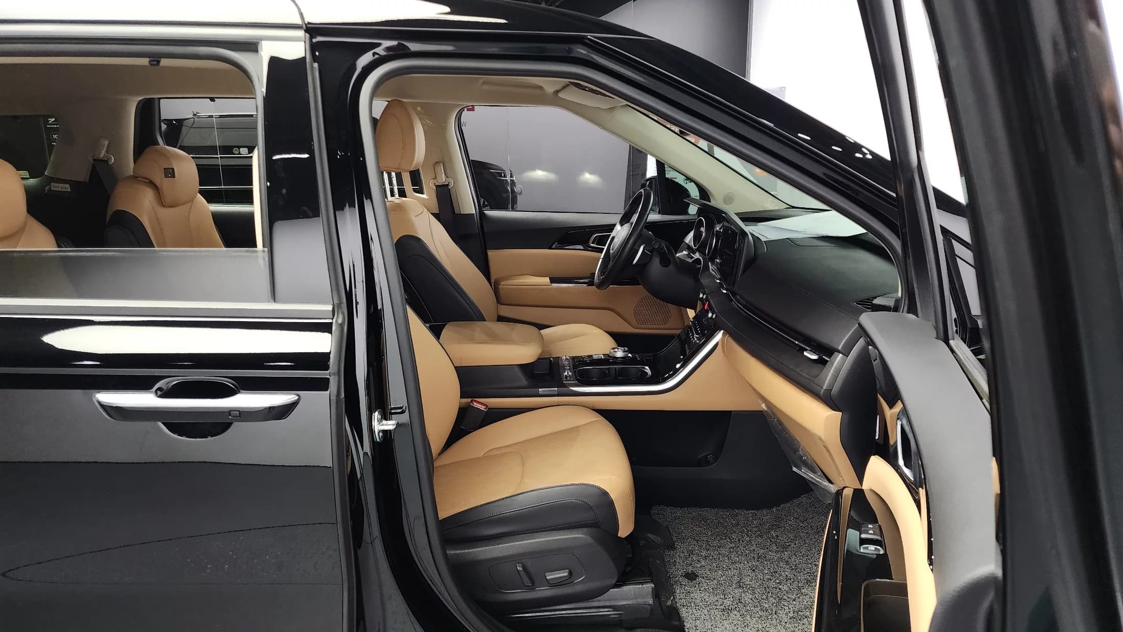 Kia Carnival 9-Seater Noblesse, 2023 г. 53496 км. — фото 10