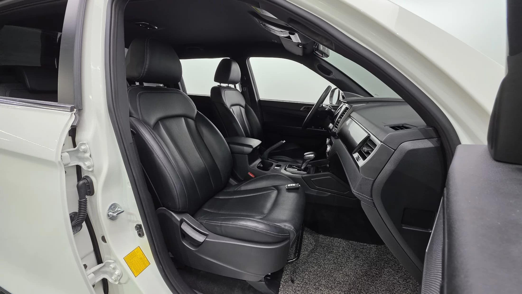 SsangYong Rexton Diesel 2.2 2WD Wild, 2022 г. 80480 км. — фото 10