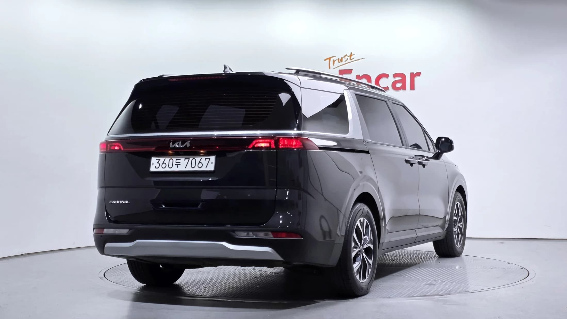 Kia Carnival 9-Seater Prestige, 2023 г. 75539 км. — фото 2