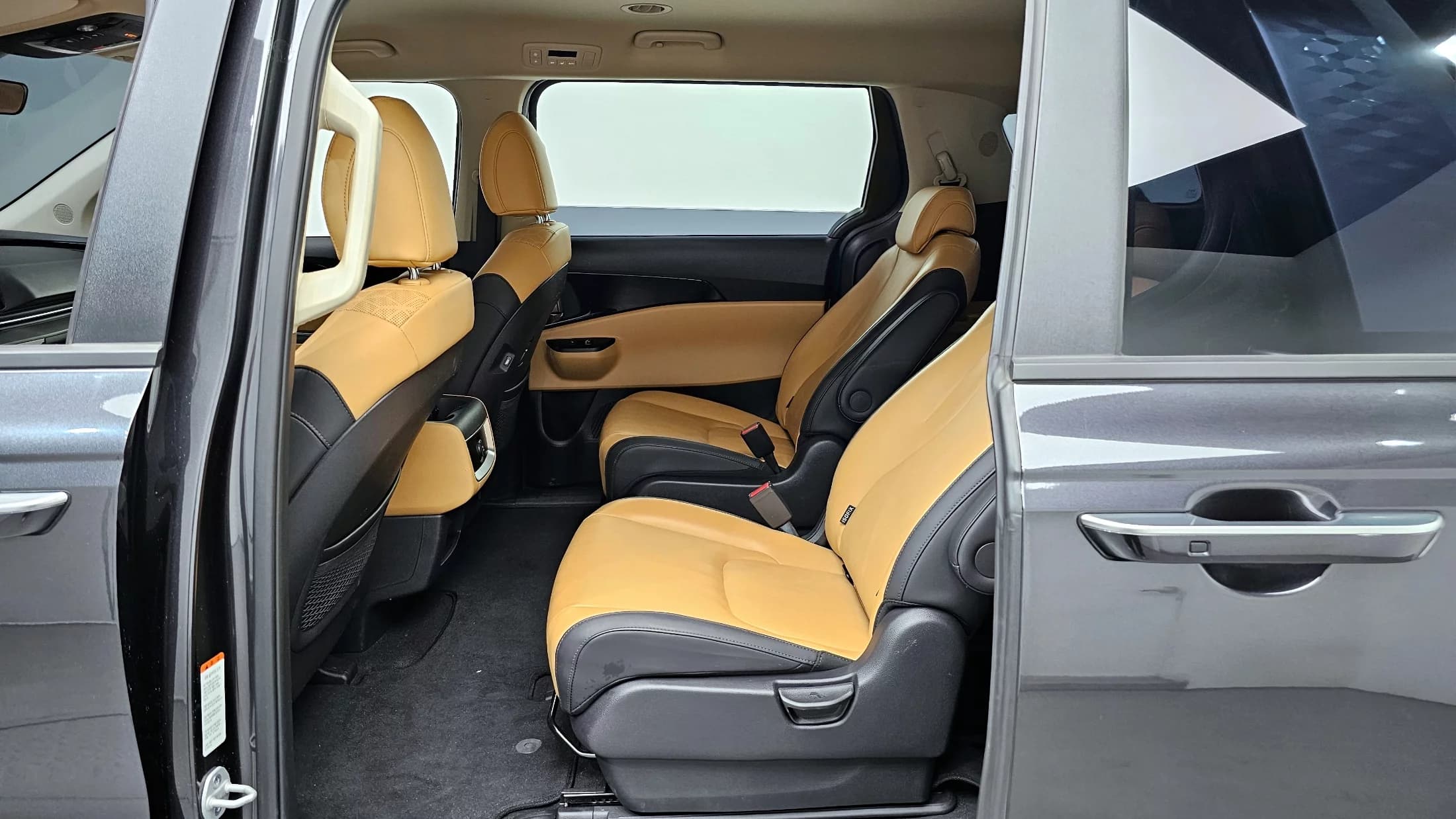 Kia Carnival 9-Seater Prestige, 2023 г. 75539 км. — фото 12
