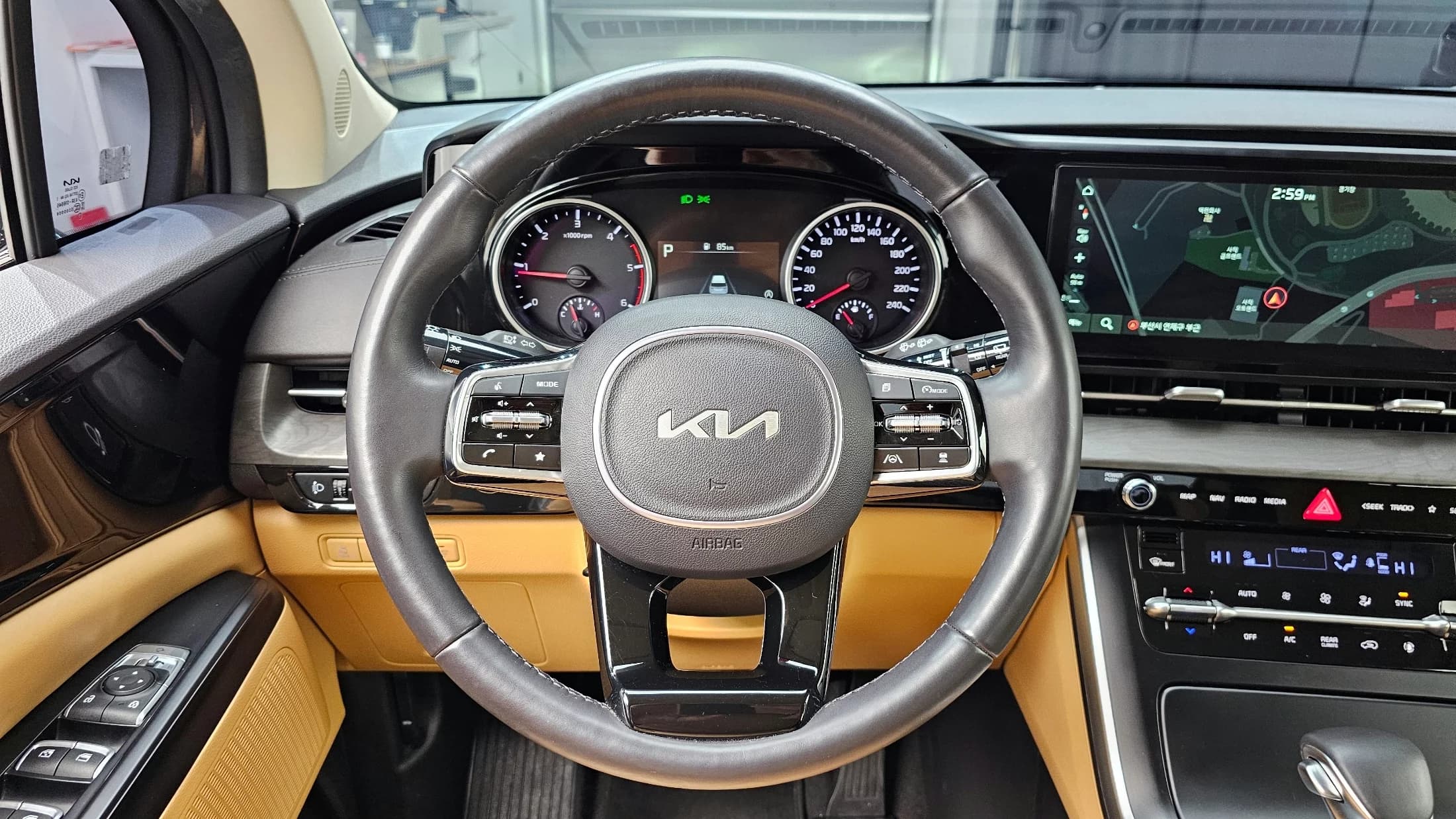 Kia Carnival 9-Seater Prestige, 2023 г. 75539 км. — фото 14