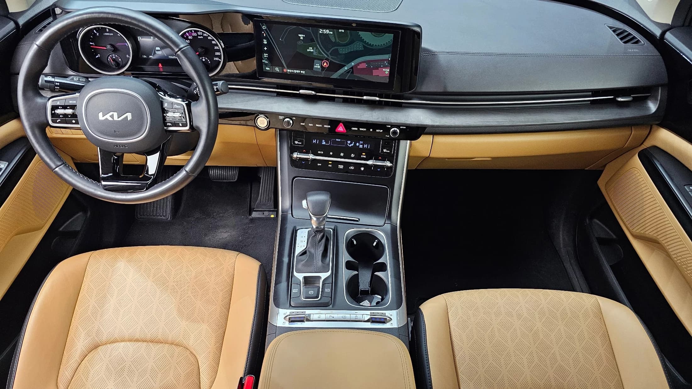Kia Carnival 9-Seater Prestige, 2023 г. 75539 км. — фото 7