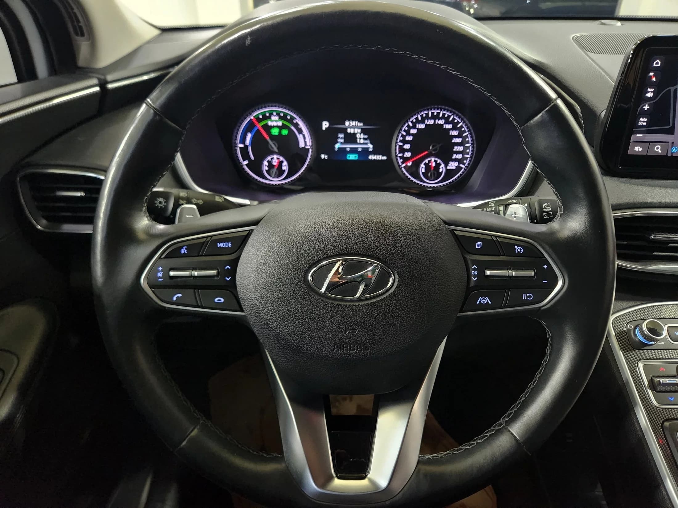 Hyundai Santa Fe HEV 1.6 4WD Exclusive, гибрид, 2021 г. 45491 км. — фото 17