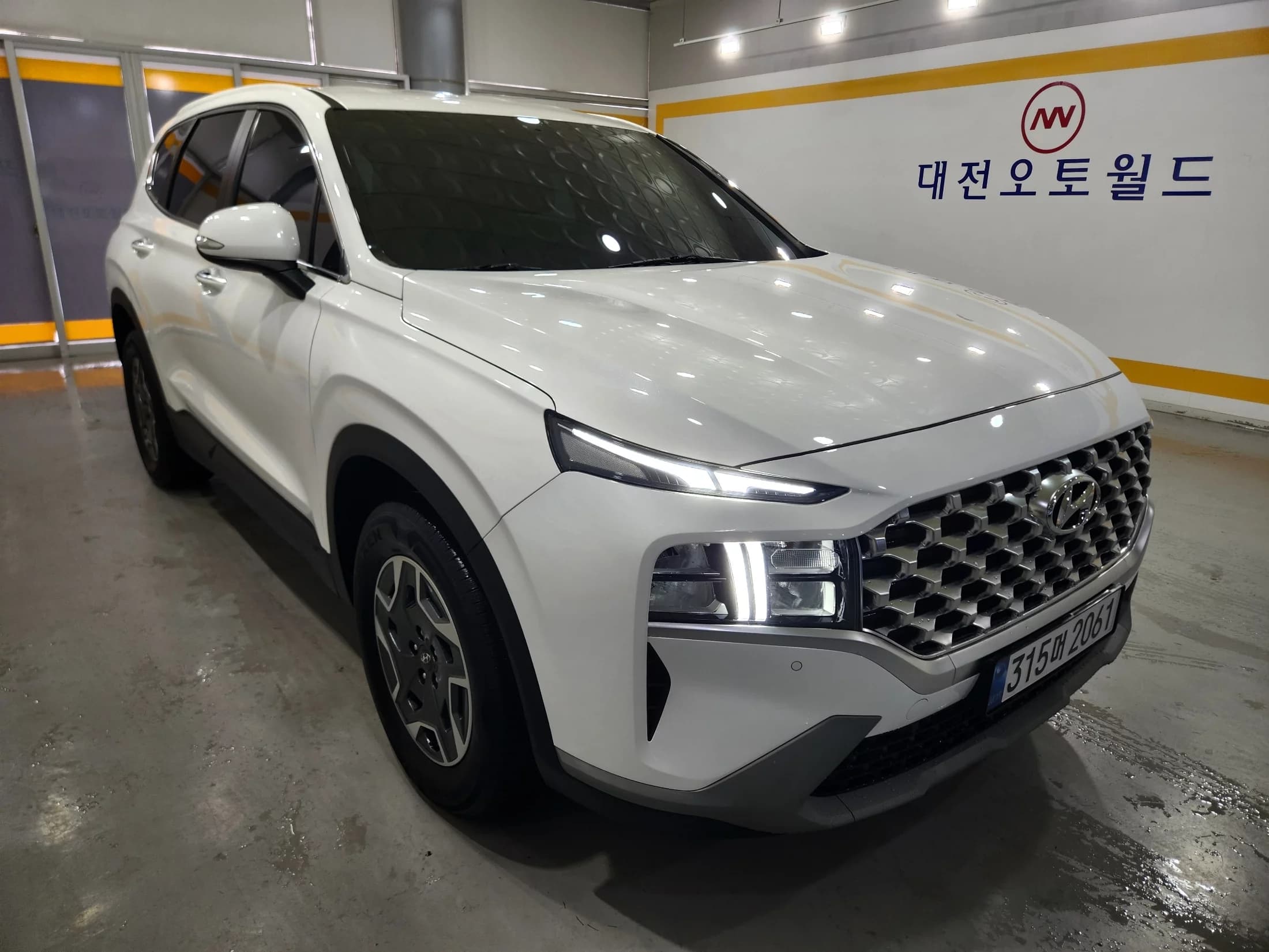 Hyundai Santa Fe HEV 1.6 4WD Exclusive, гибрид, 2021 г. 45491 км. — фото 19