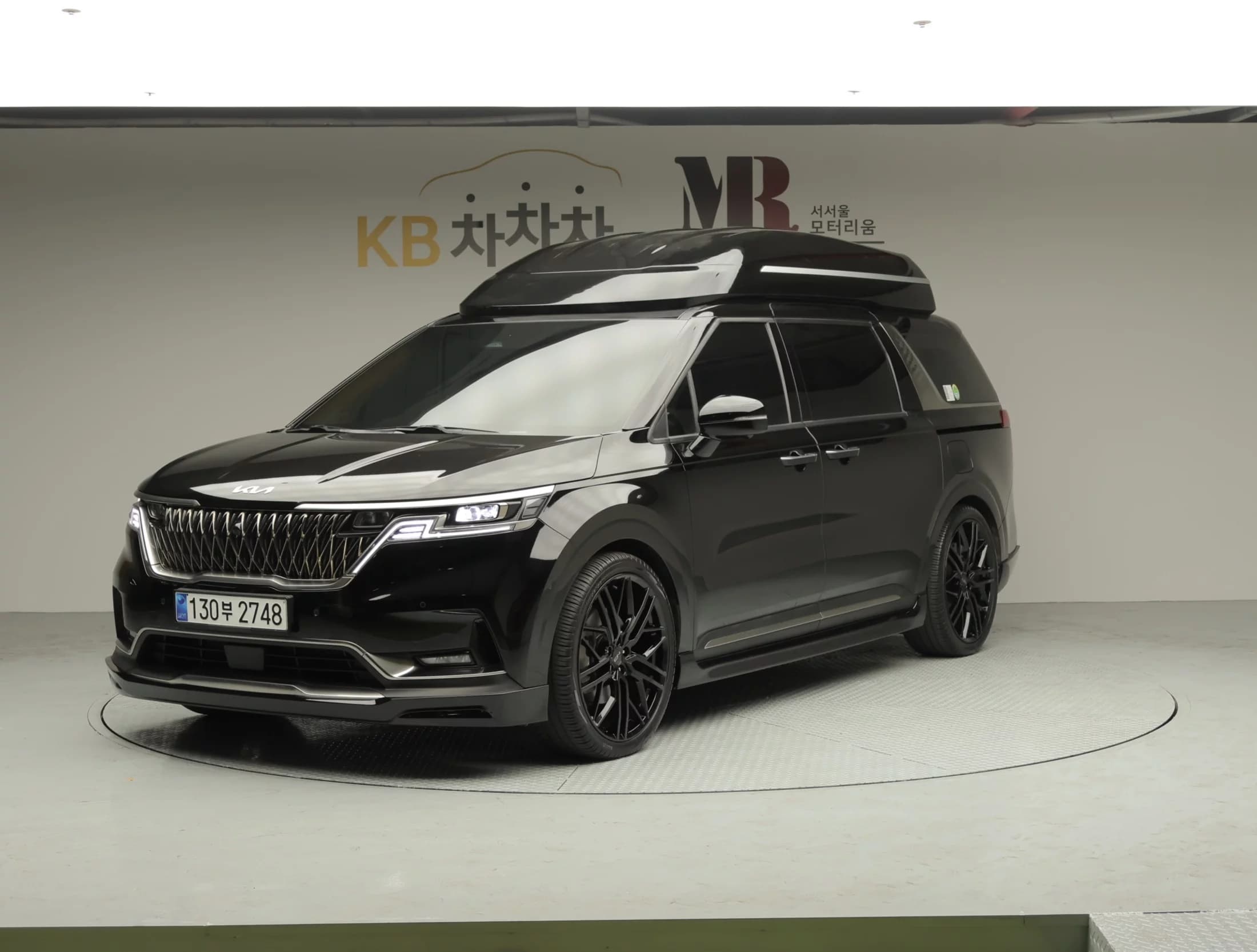 Kia Carnival Gasoline 9-seater Limousine(Special vehicle), 2023 г. 45472 км. — фото 3