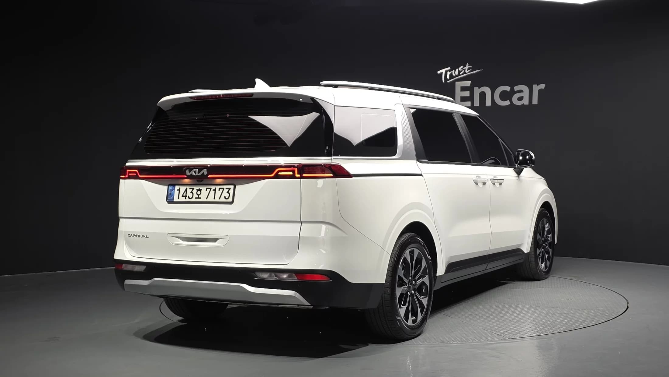 Kia Carnival 9-Seater Prestige, 2021 г. 33138 км. — фото 2