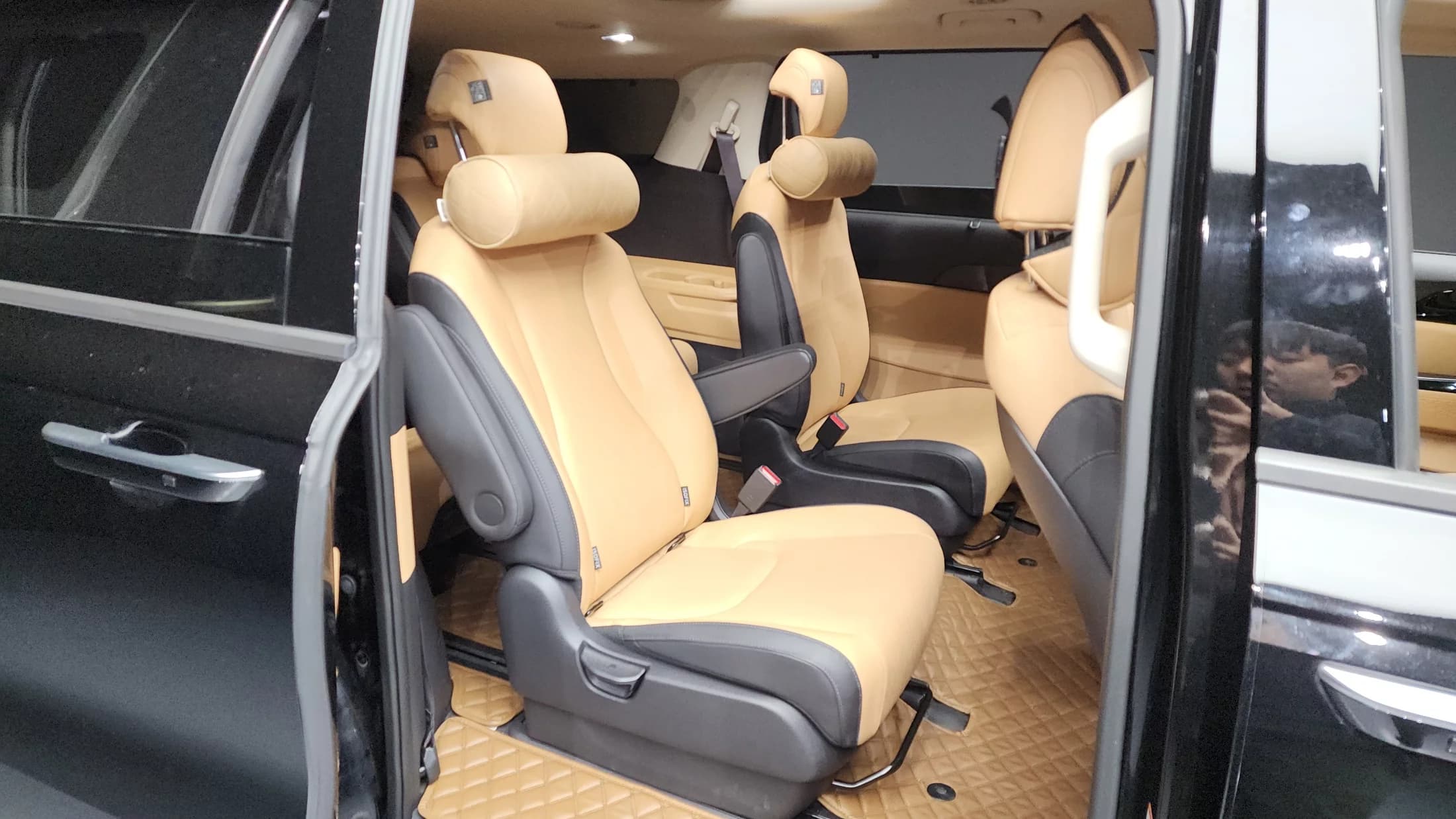 Kia Carnival Gasoline 9-Seater Noblesse, 2023 г. 54980 км. — фото 12