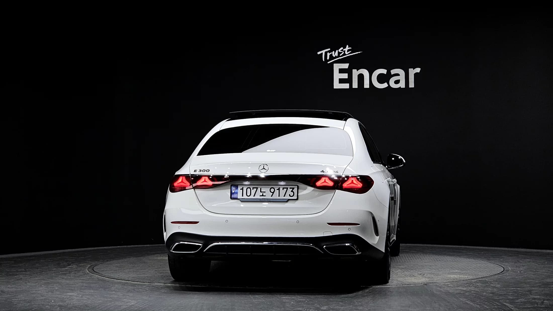 Mercedes-Benz E-Class E300 4MATIC AMG Line, 2024 г. 33692 км. — фото 4
