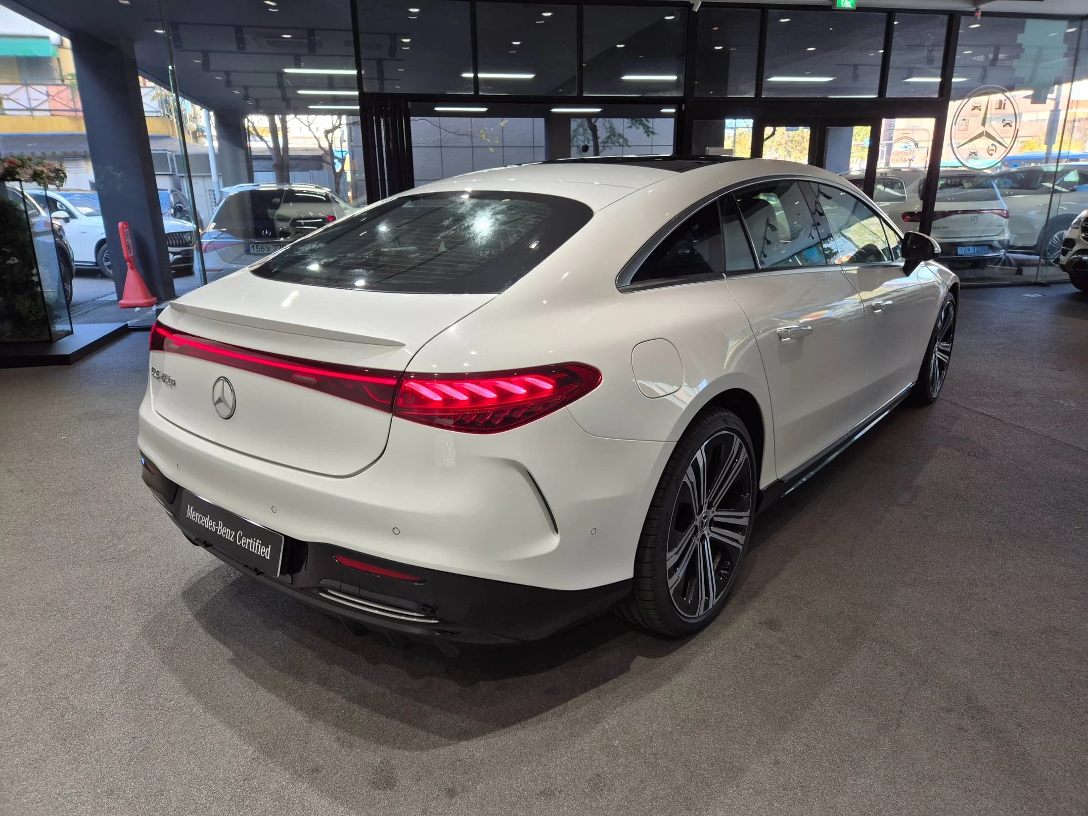 Mercedes-Benz EQS EQS450+, электромобиль, 2023 г. 2075 км. — фото 2
