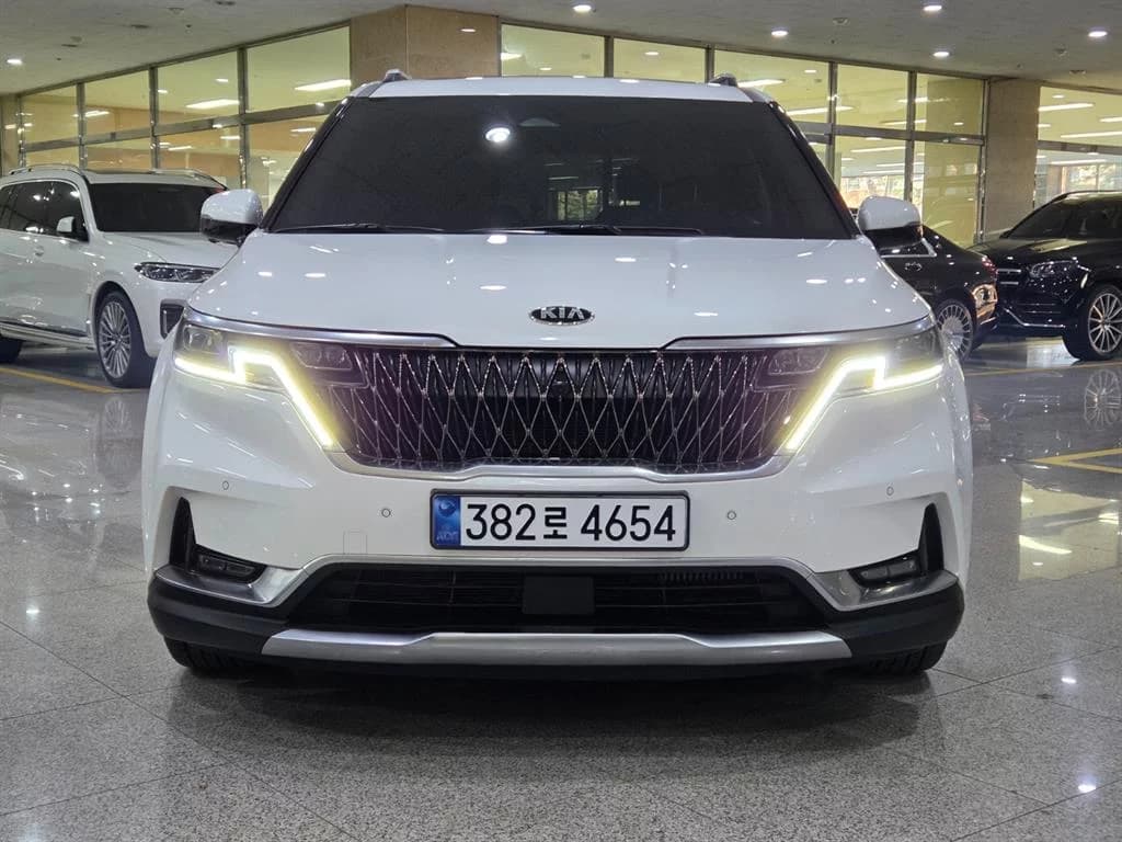 Kia Carnival 9-Seater Signature, 2021 г. 40354 км. — фото 2