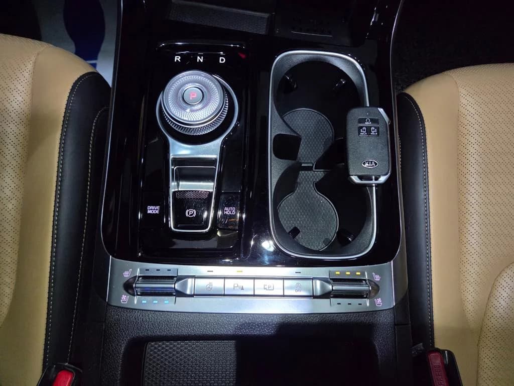 Kia Carnival 9-Seater Signature, 2021 г. 40354 км. — фото 13