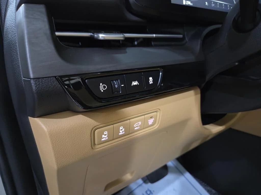Kia Carnival 9-Seater Signature, 2021 г. 40354 км. — фото 15