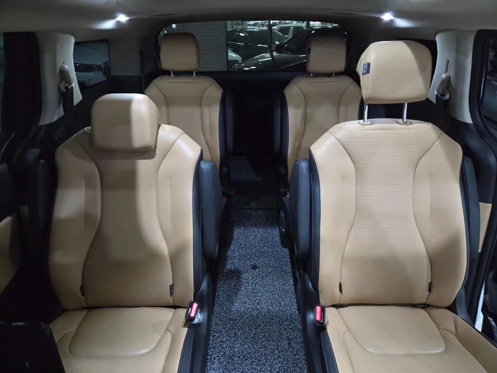 Kia Carnival 9-Seater Signature, 2021 г. 40354 км. — фото 16