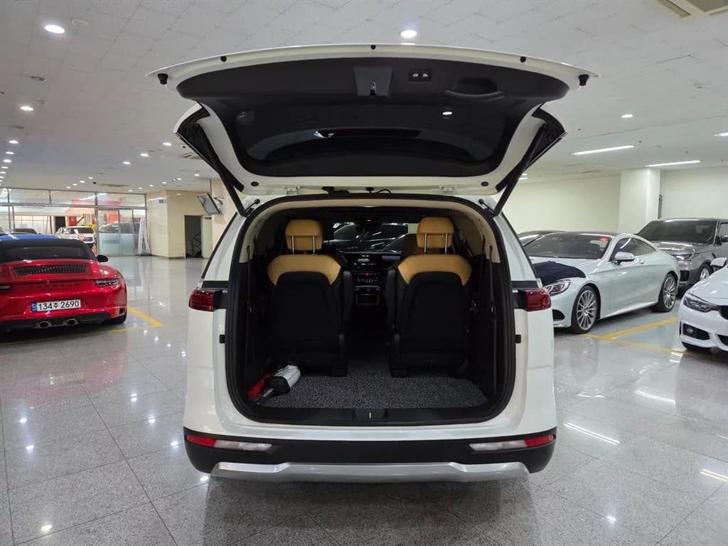 Kia Carnival 9-Seater Signature, 2021 г. 40354 км. — фото 18