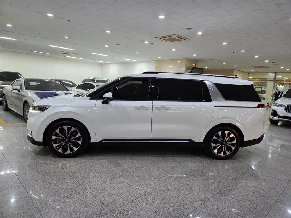 Kia Carnival 9-Seater Signature, 2021 г. 40354 км. — фото 3