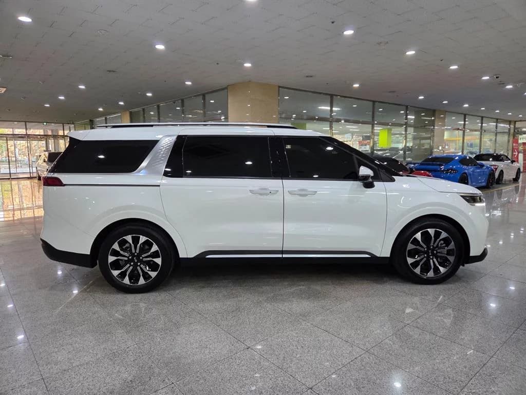 Kia Carnival 9-Seater Signature, 2021 г. 40354 км. — фото 5