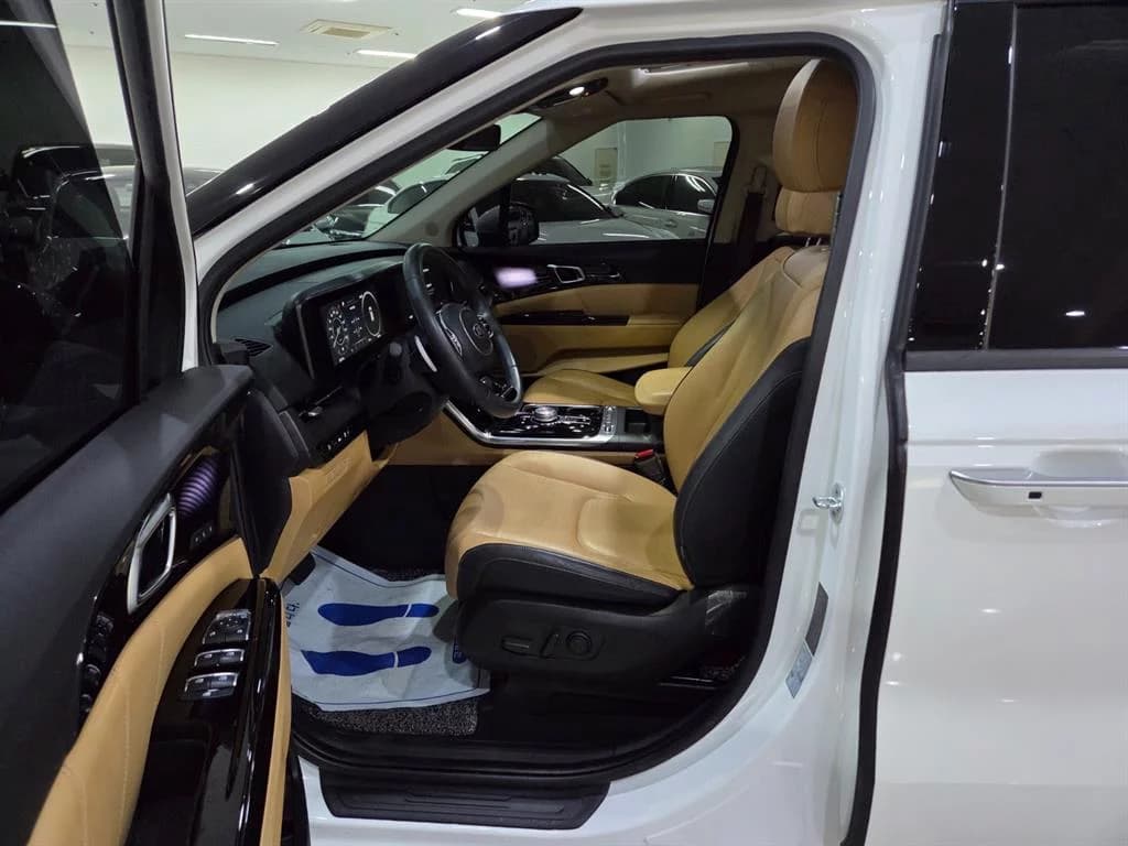 Kia Carnival 9-Seater Signature, 2021 г. 40354 км. — фото 6