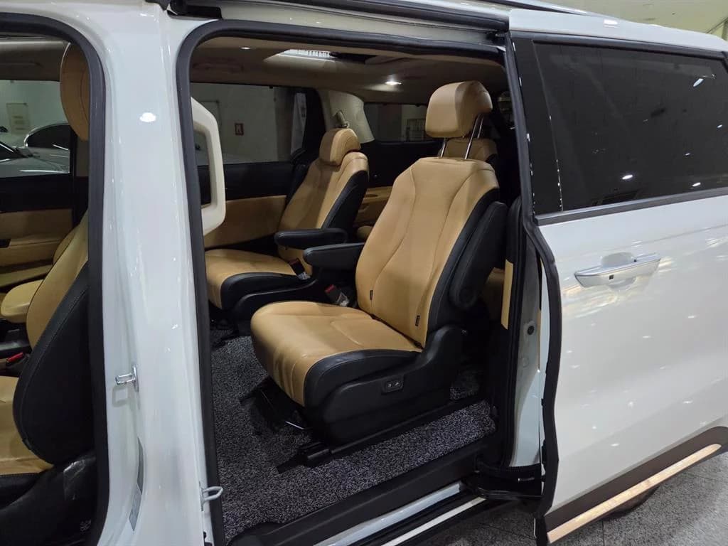 Kia Carnival 9-Seater Signature, 2021 г. 40354 км. — фото 7