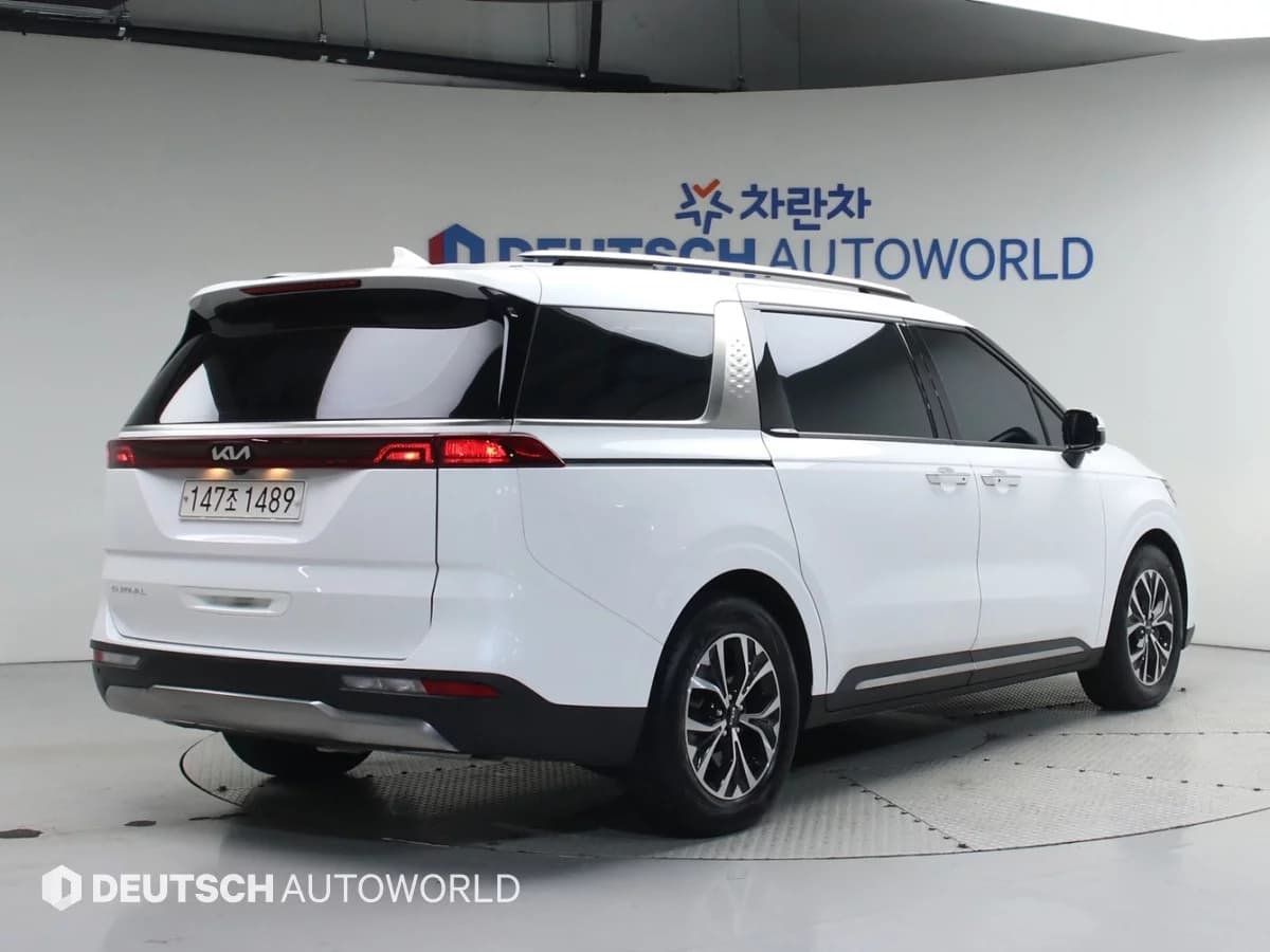 Kia Carnival 9-Seater Signature, 2021 г. 135639 км. — фото 3