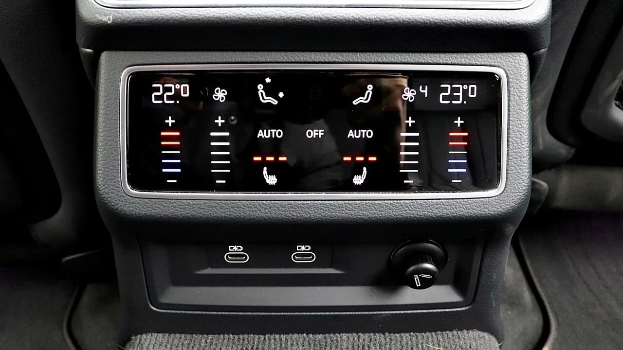 Audi A6 45 TFSI Premium, 2023 г. 53759 км. — фото 17