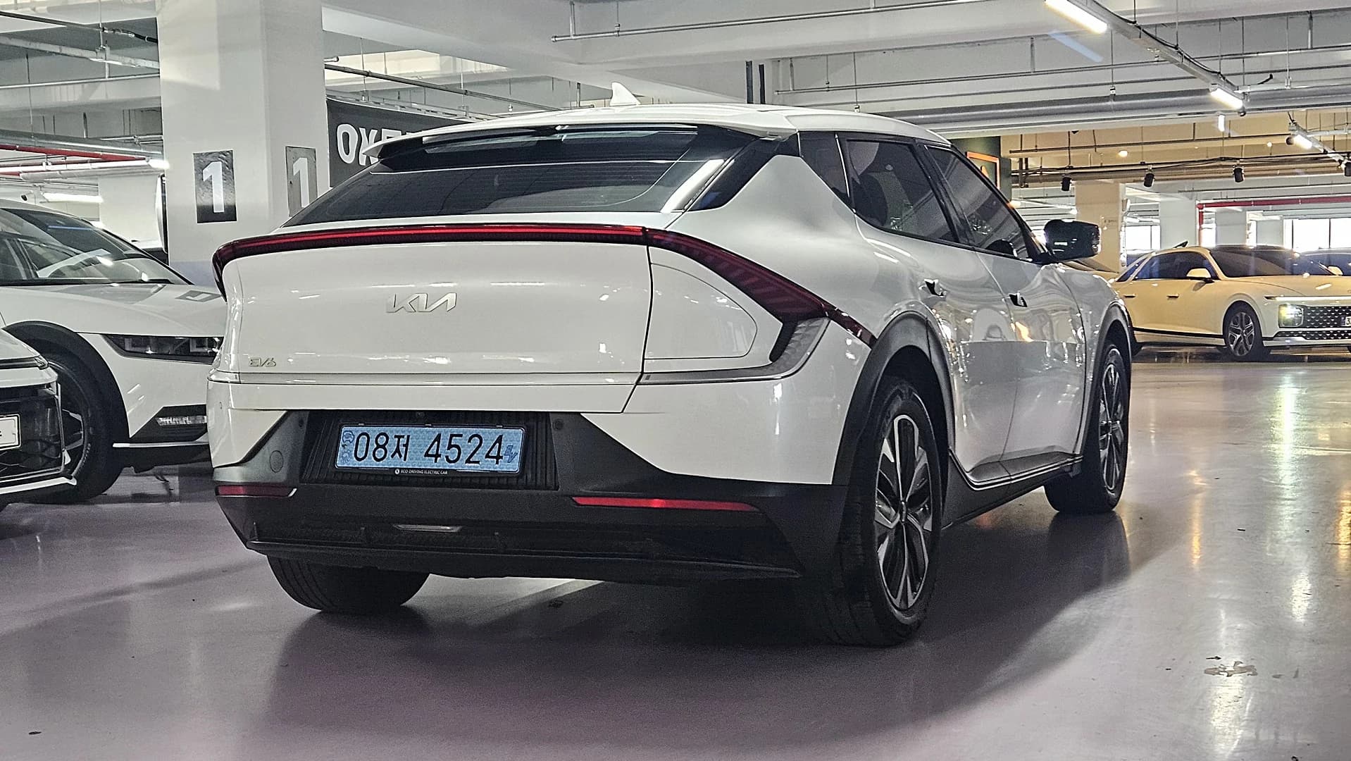 Kia EV6 Long Range 4WD Air, электромобиль, 2021 г. 138277 км. — фото 2