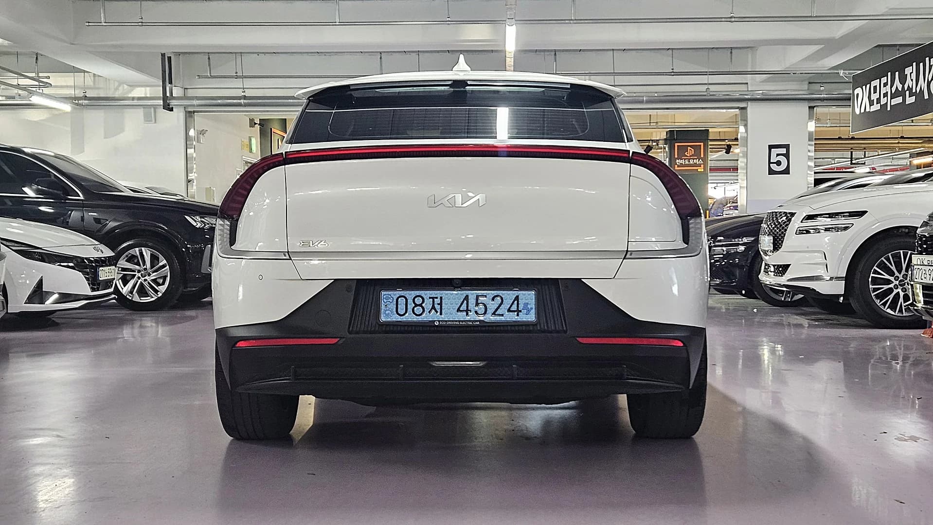 Kia EV6 Long Range 4WD Air, электромобиль, 2021 г. 138277 км. — фото 4
