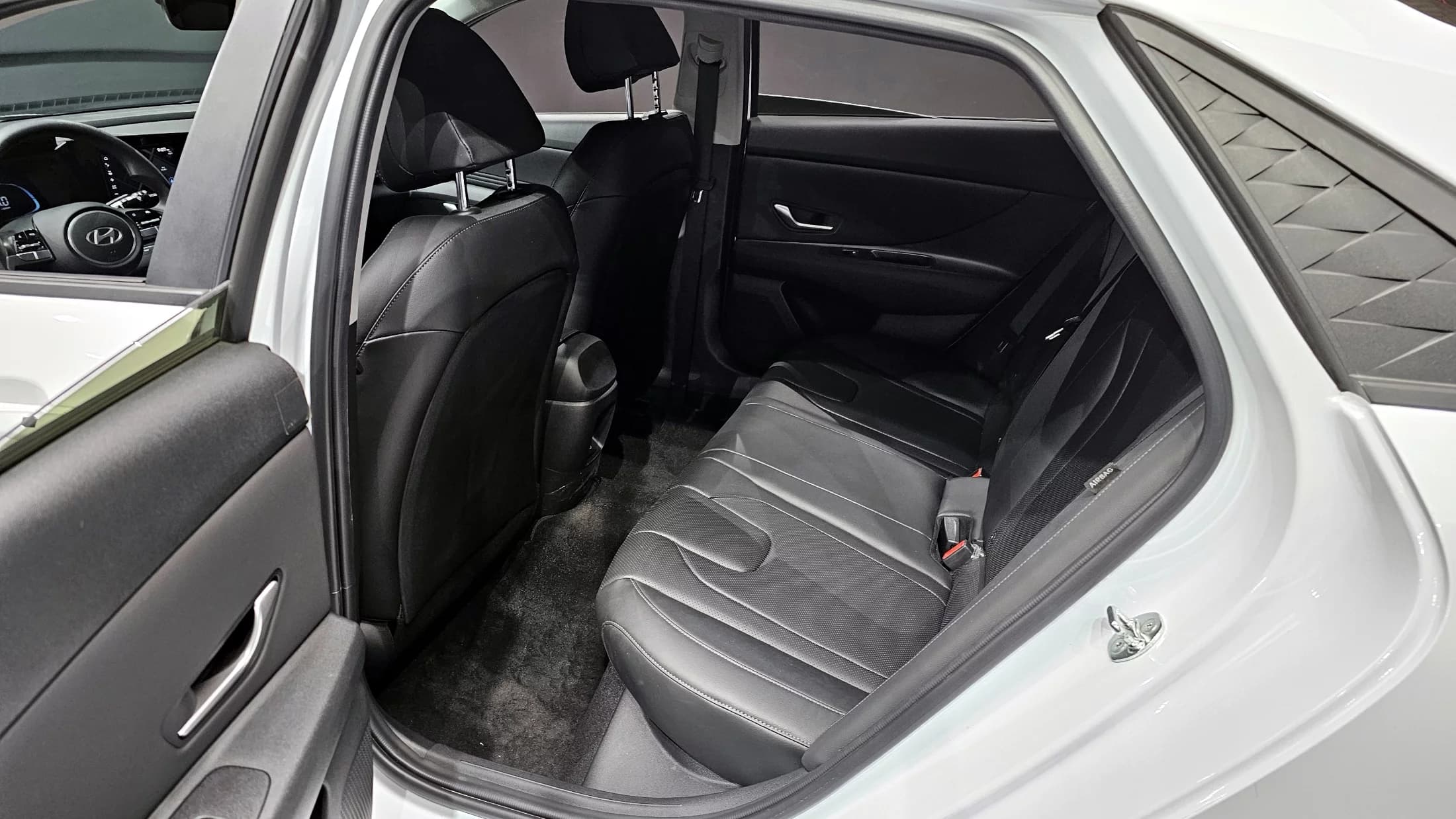 Hyundai AVANTE (Хендай Элантра) 1.6 Smart, 2023 г. 27299 км. — фото 12