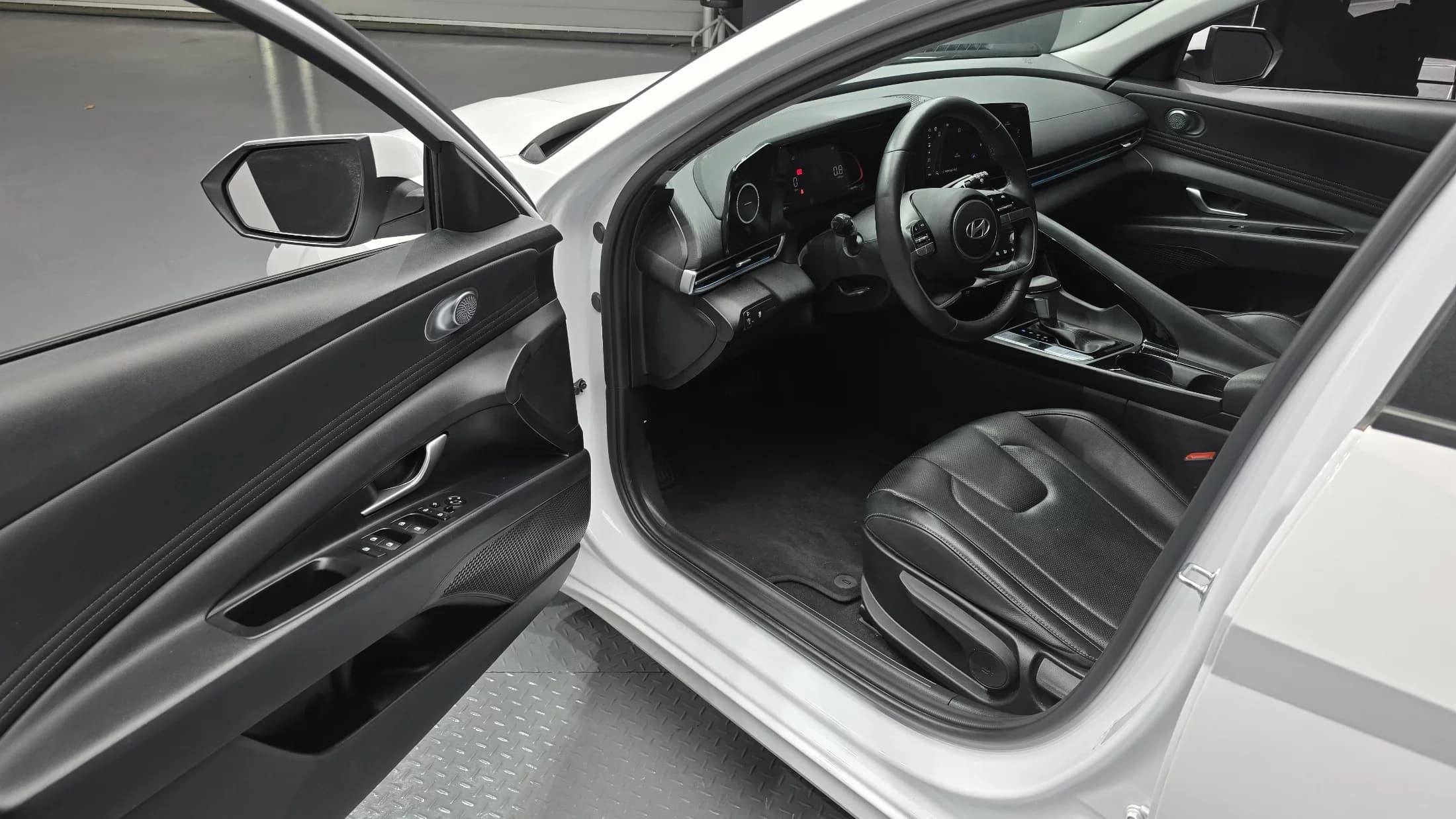 Hyundai AVANTE (Хендай Элантра) 1.6 Modern, 2024 г. 39967 км. — фото 11