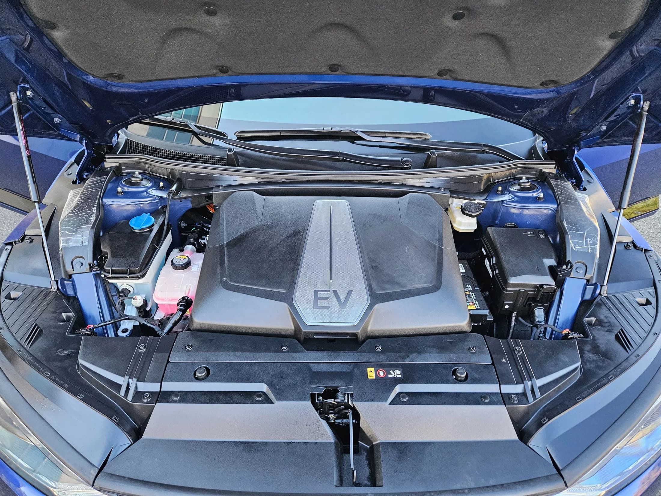 Kia EV6 GT 4WD, электромобиль, 2023 г. 47085 км. — фото 12
