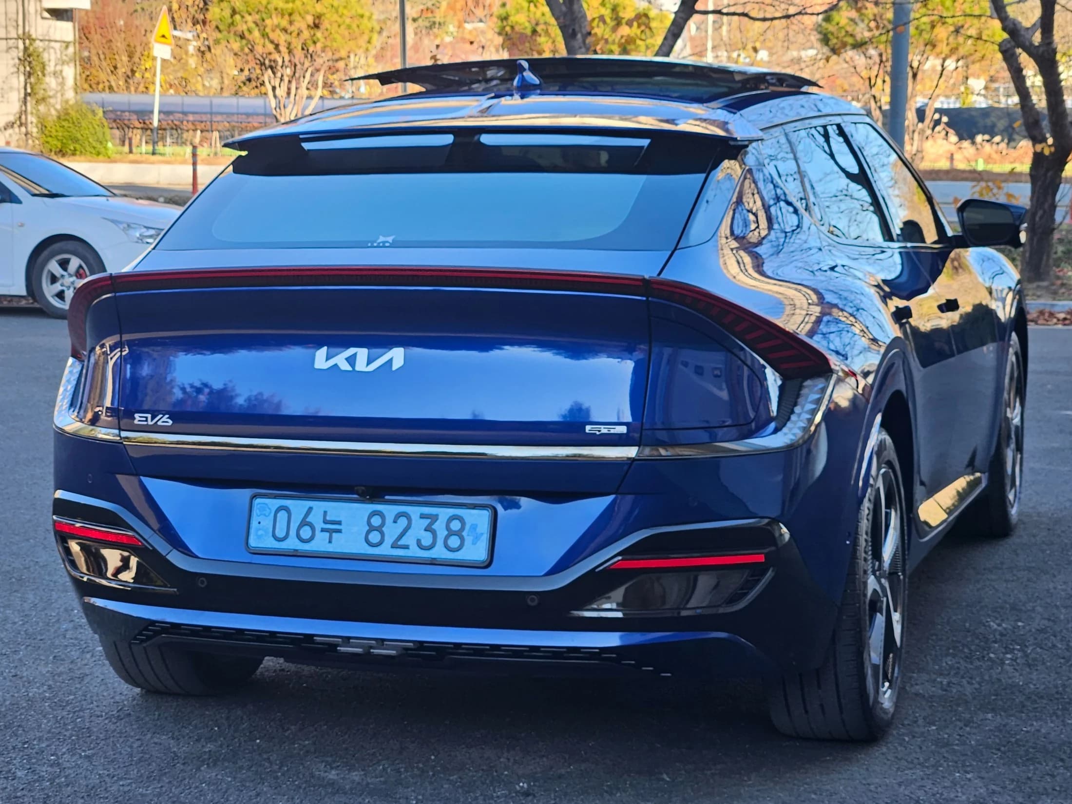 Kia EV6 GT 4WD, электромобиль, 2023 г. 47085 км. — фото 6