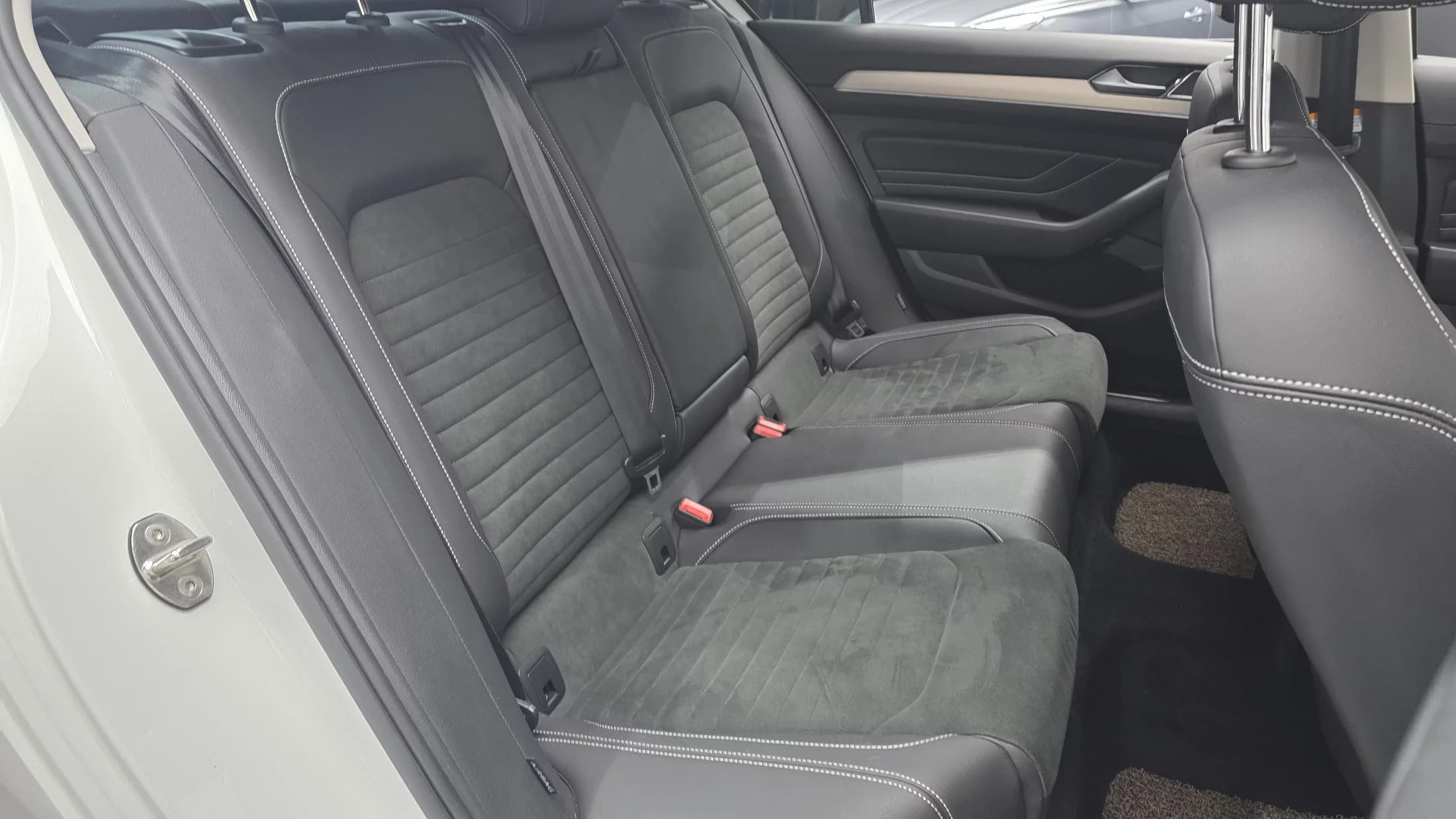 Volkswagen PASSAT 2.0 TDI Premium B6, 2022 г. 29403 км. — фото 12