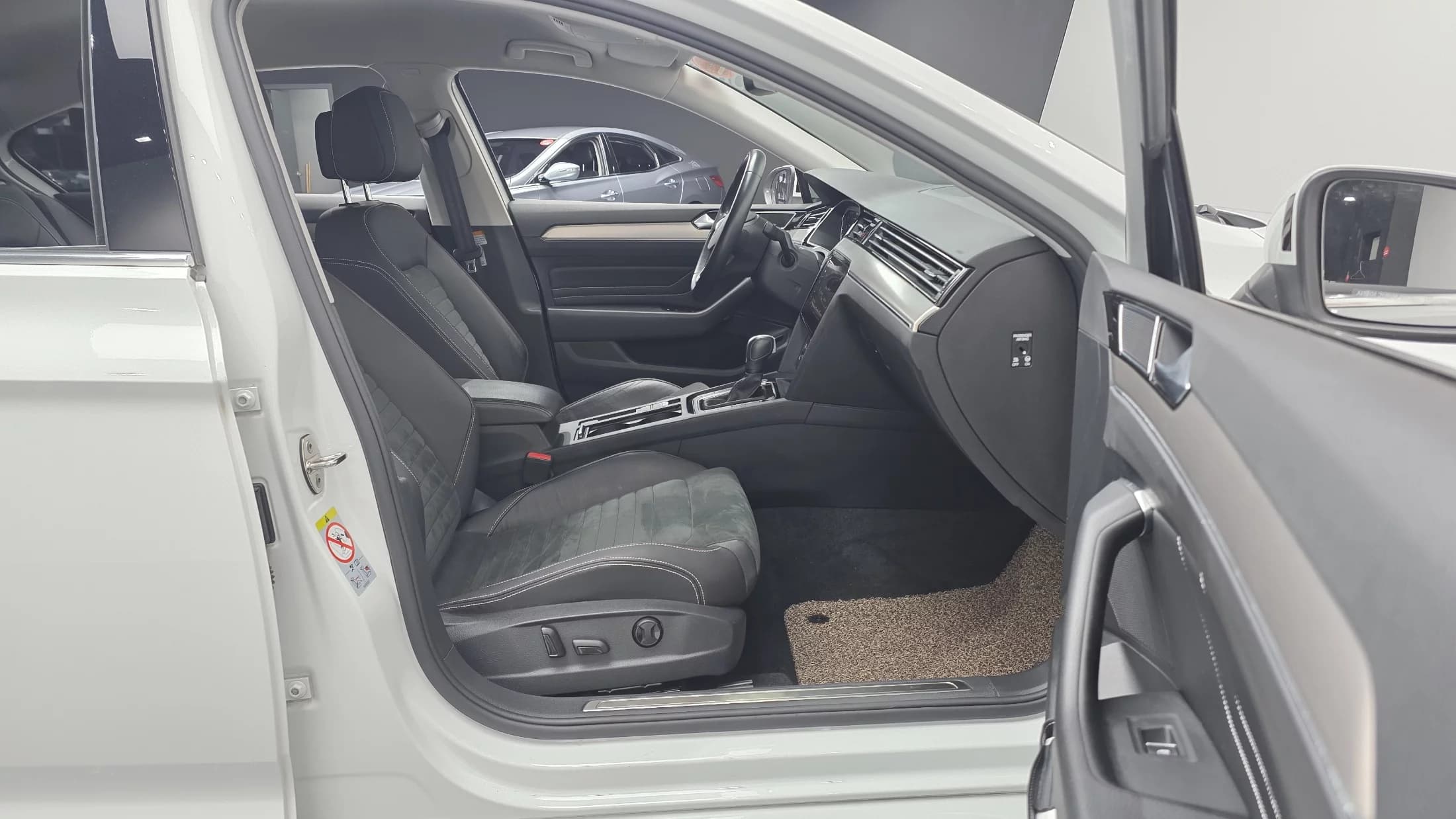 Volkswagen PASSAT 2.0 TDI Premium B6, 2022 г. 29403 км. — фото 10