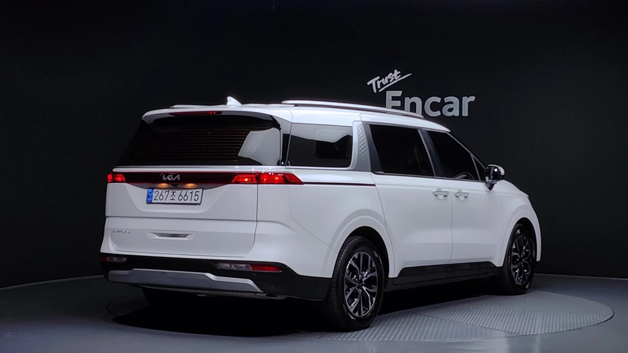 Kia Carnival 9-Seater Prestige, 2021 г. 158382 км. — фото 2