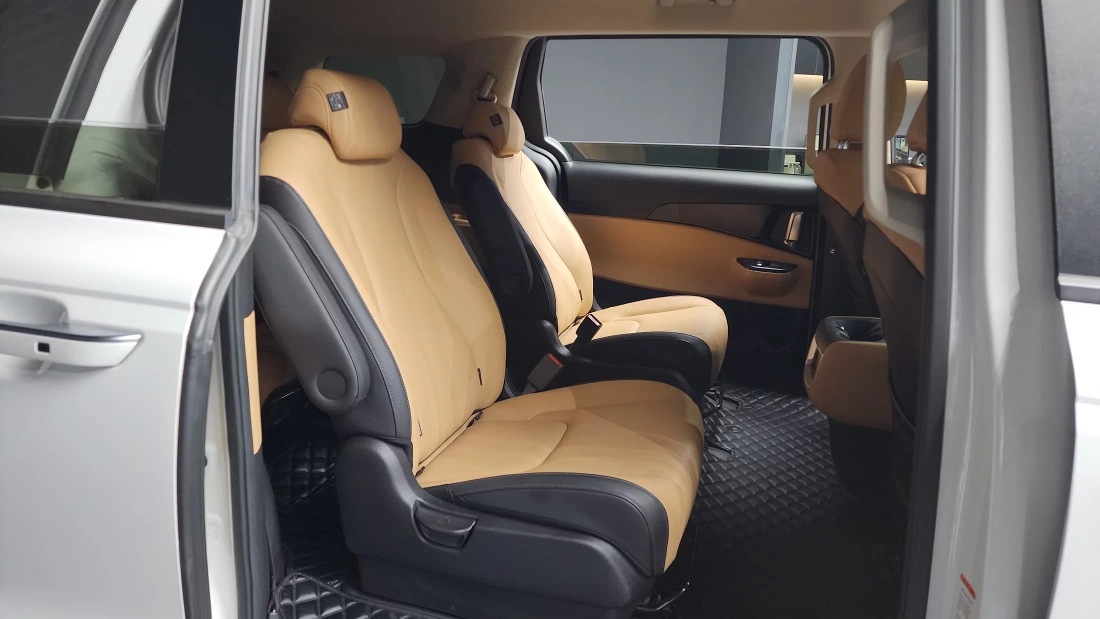 Kia Carnival 9-Seater Prestige, 2021 г. 158382 км. — фото 12