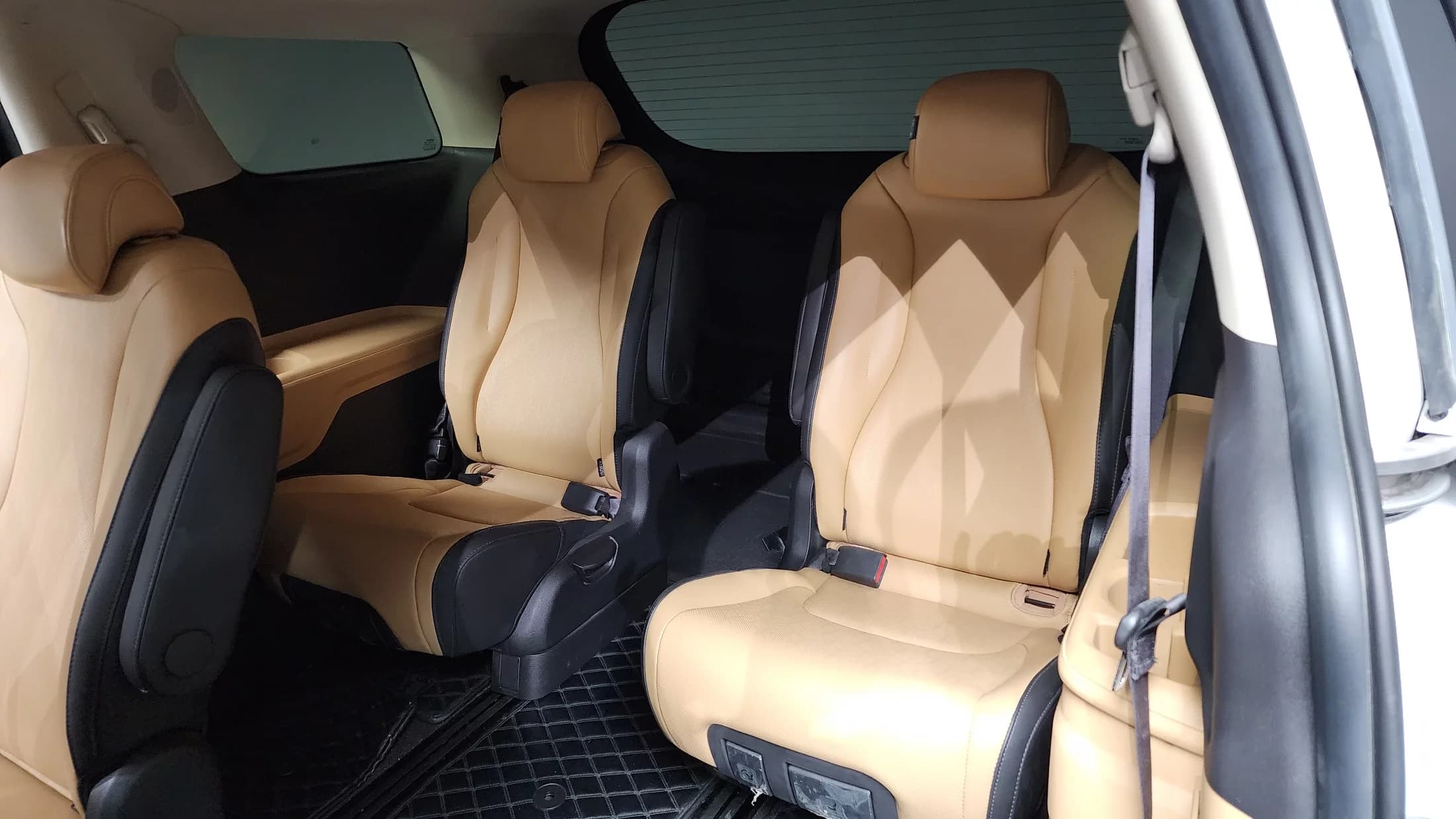Kia Carnival 9-Seater Prestige, 2021 г. 158382 км. — фото 13
